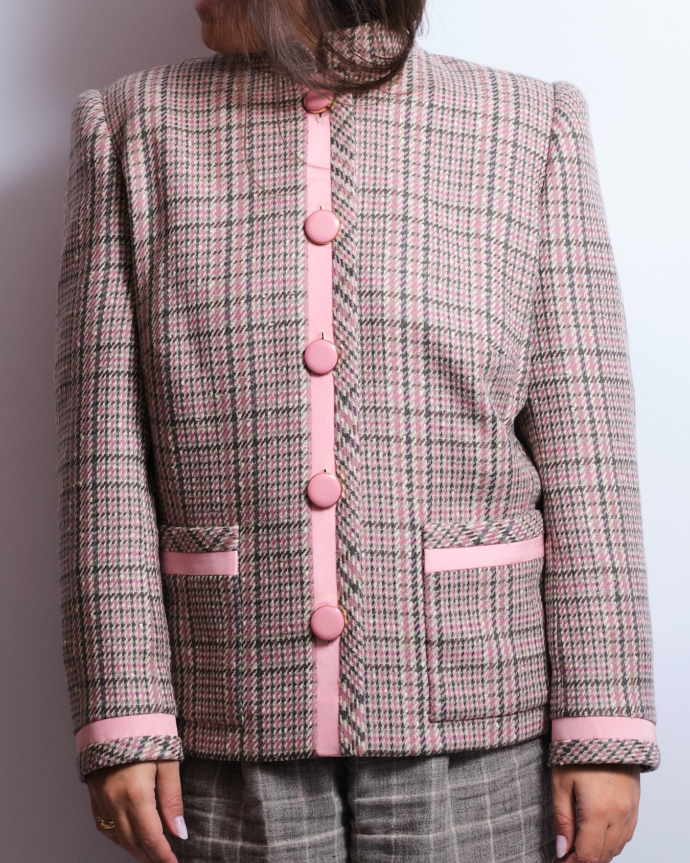 Veste en laine pied-de-poule rose – Détails satinés – Années 80