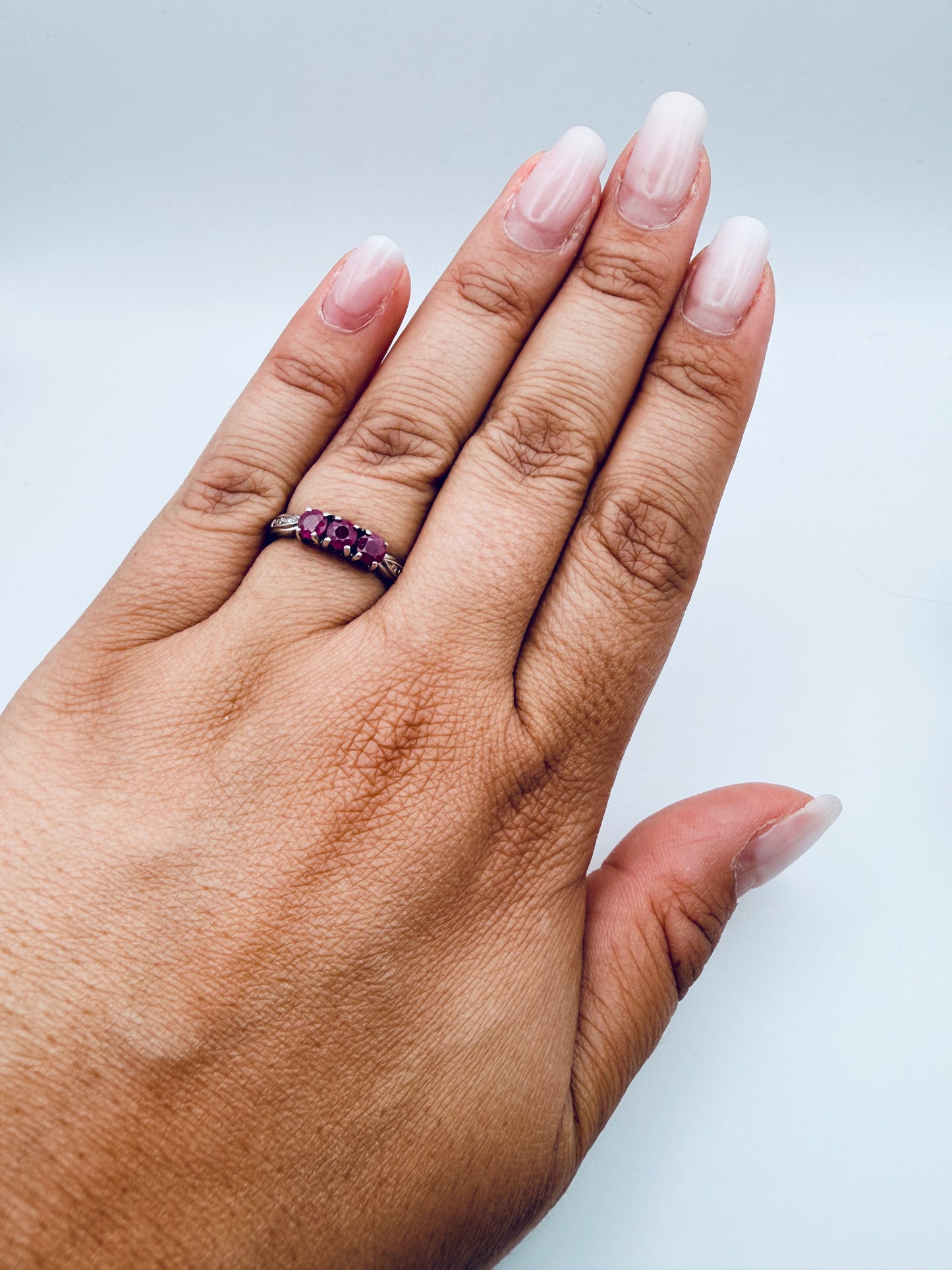 Bague vintage trilogie en argent et rubis