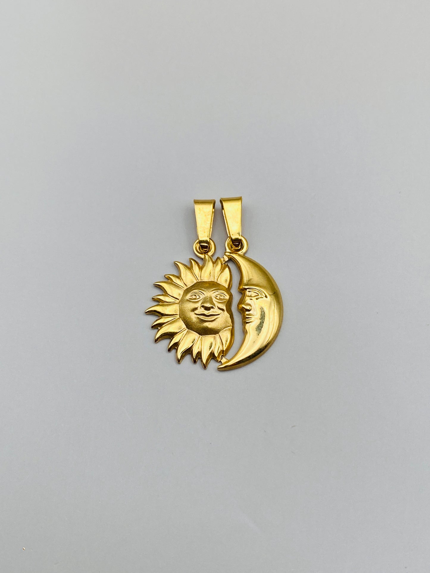 Duo de pendentifs vintage Soleil & Lune en or 18 carats