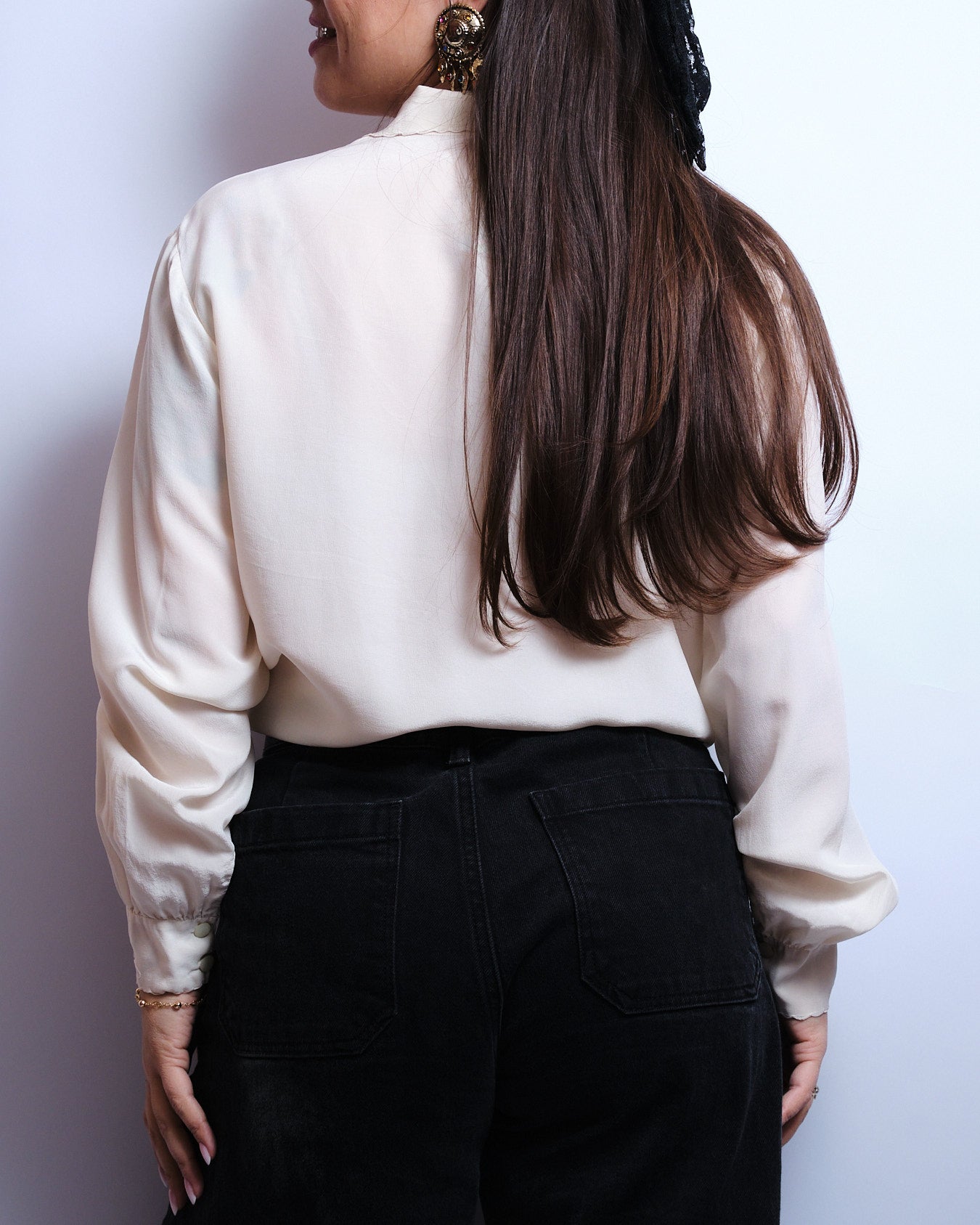 Chemisier vintage en soie brodée – fin 70s / début 80s