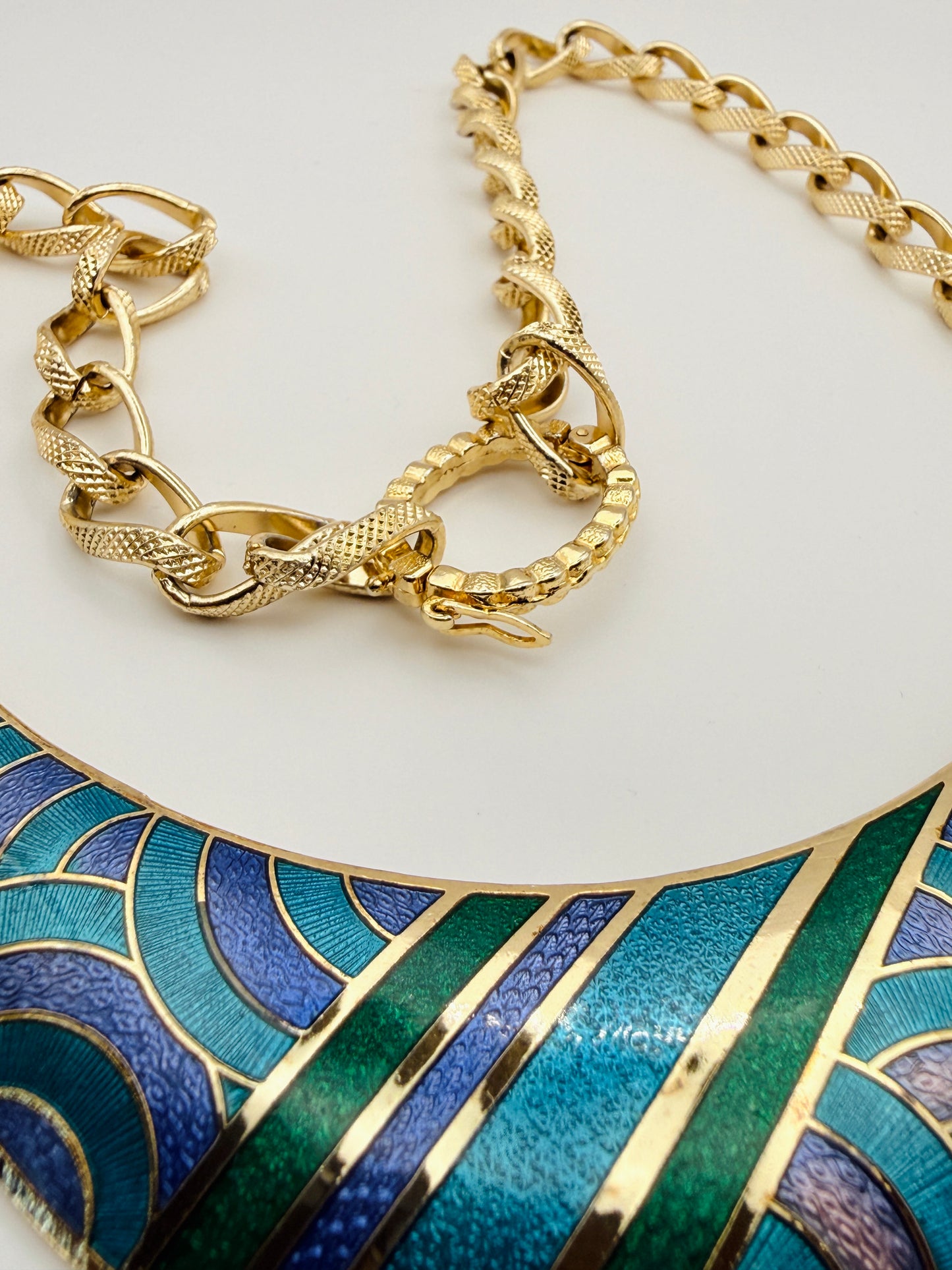 Collier plastron vintage émaillé