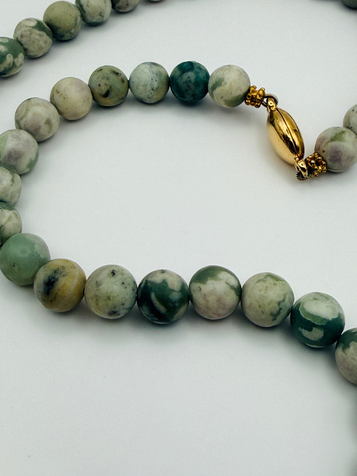 Collier vintage en pierres naturelles et véritables perles d’eau douce