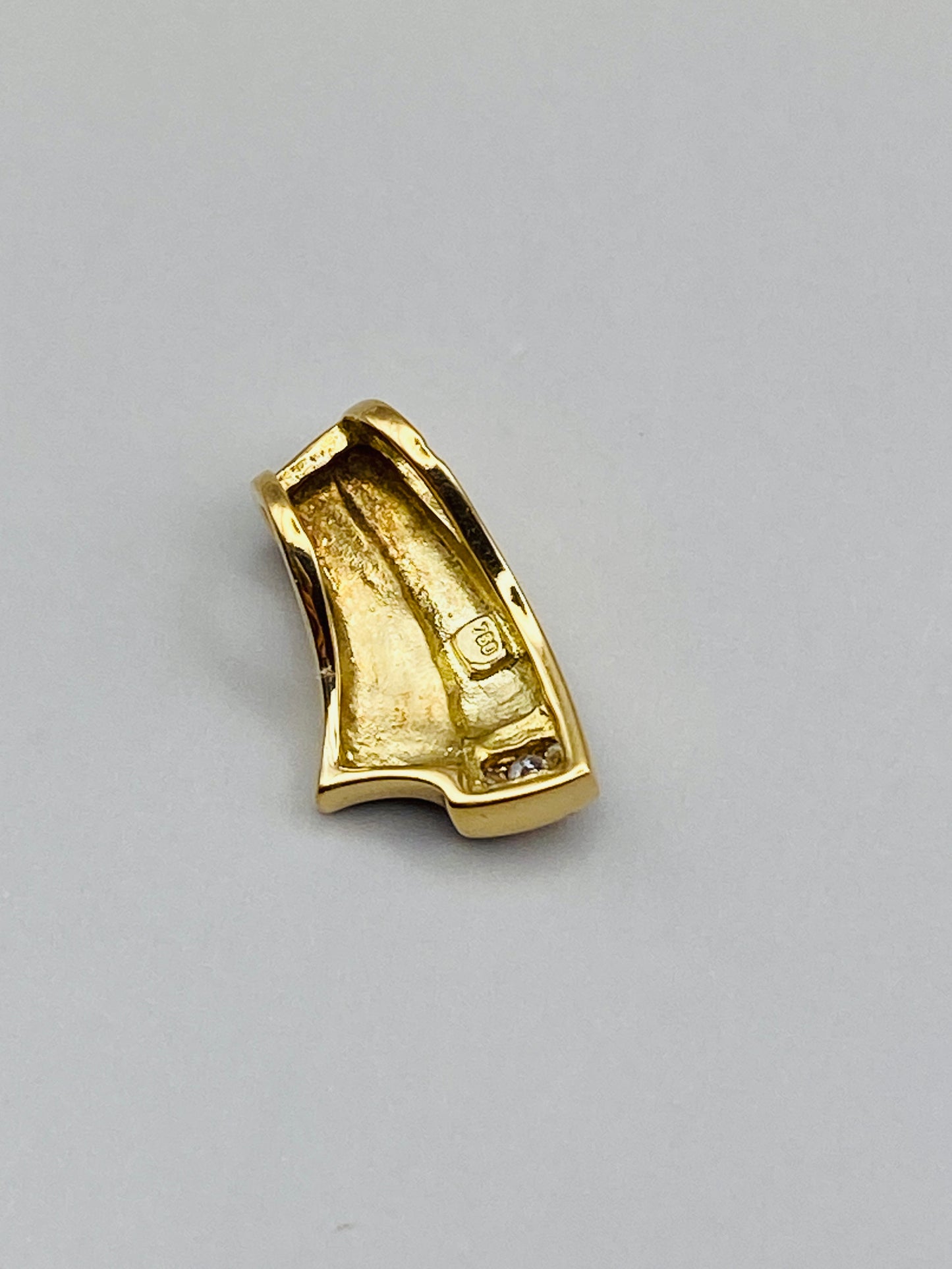 Pendentif graphique vintage en or 18 carats serti de diamants