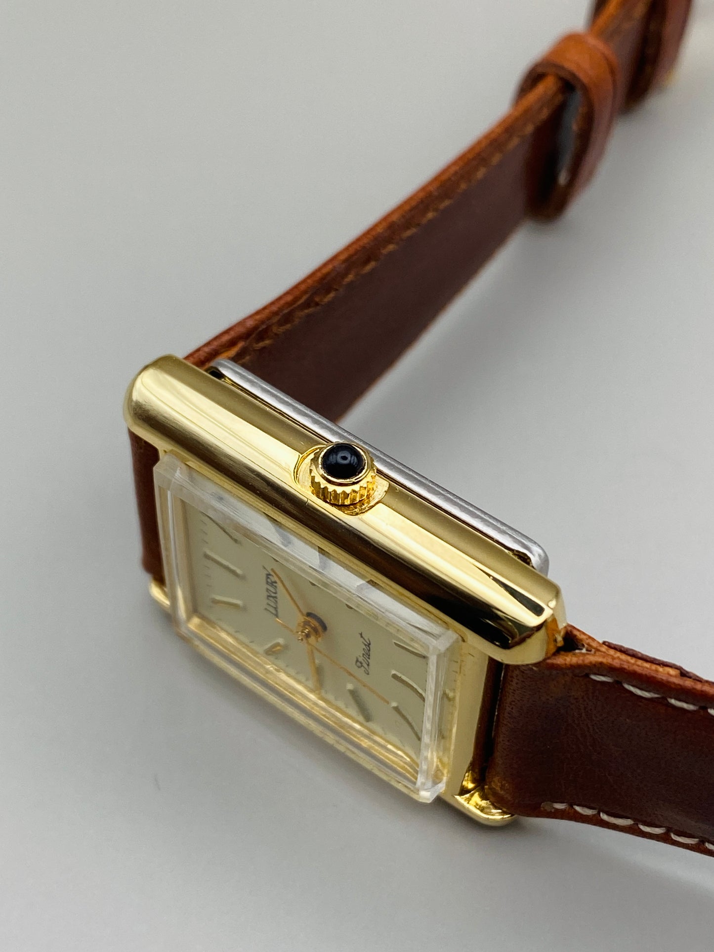 Montre Vintage Luxury Finest 80s – Mouvement automatique, dorée avec bracelet cuir neuf