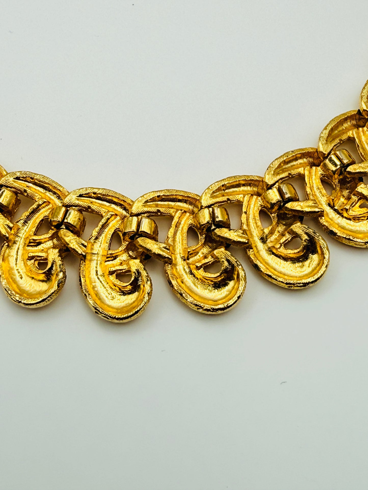 Parure vintage collier et clips dorés texturés
