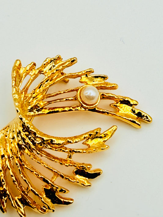 Broche feuille dorée et perle vintage