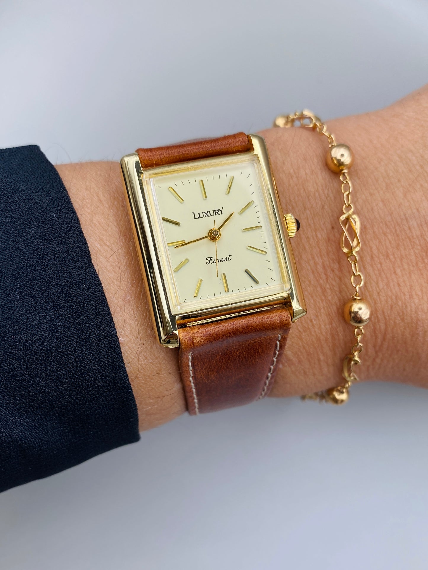 Montre Vintage Luxury Finest 80s – Mouvement automatique, dorée avec bracelet cuir neuf