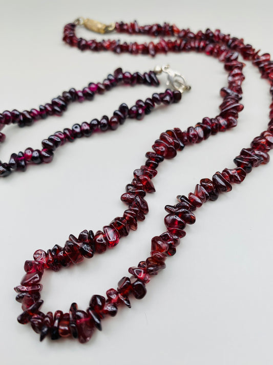 Set collier et bracelet grenats chips