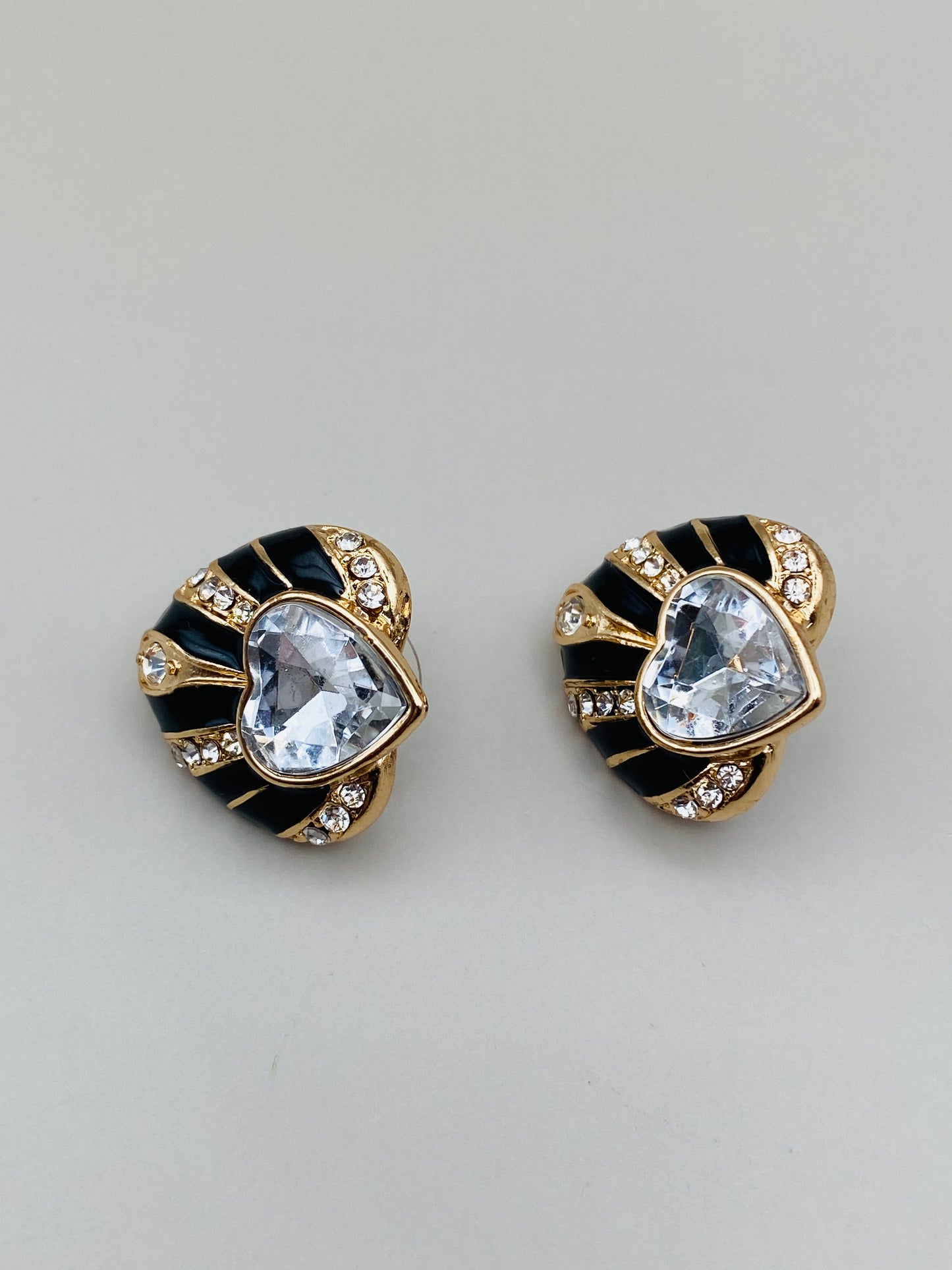 Boucles d’oreilles vintage cœur – Émail noir & cristaux