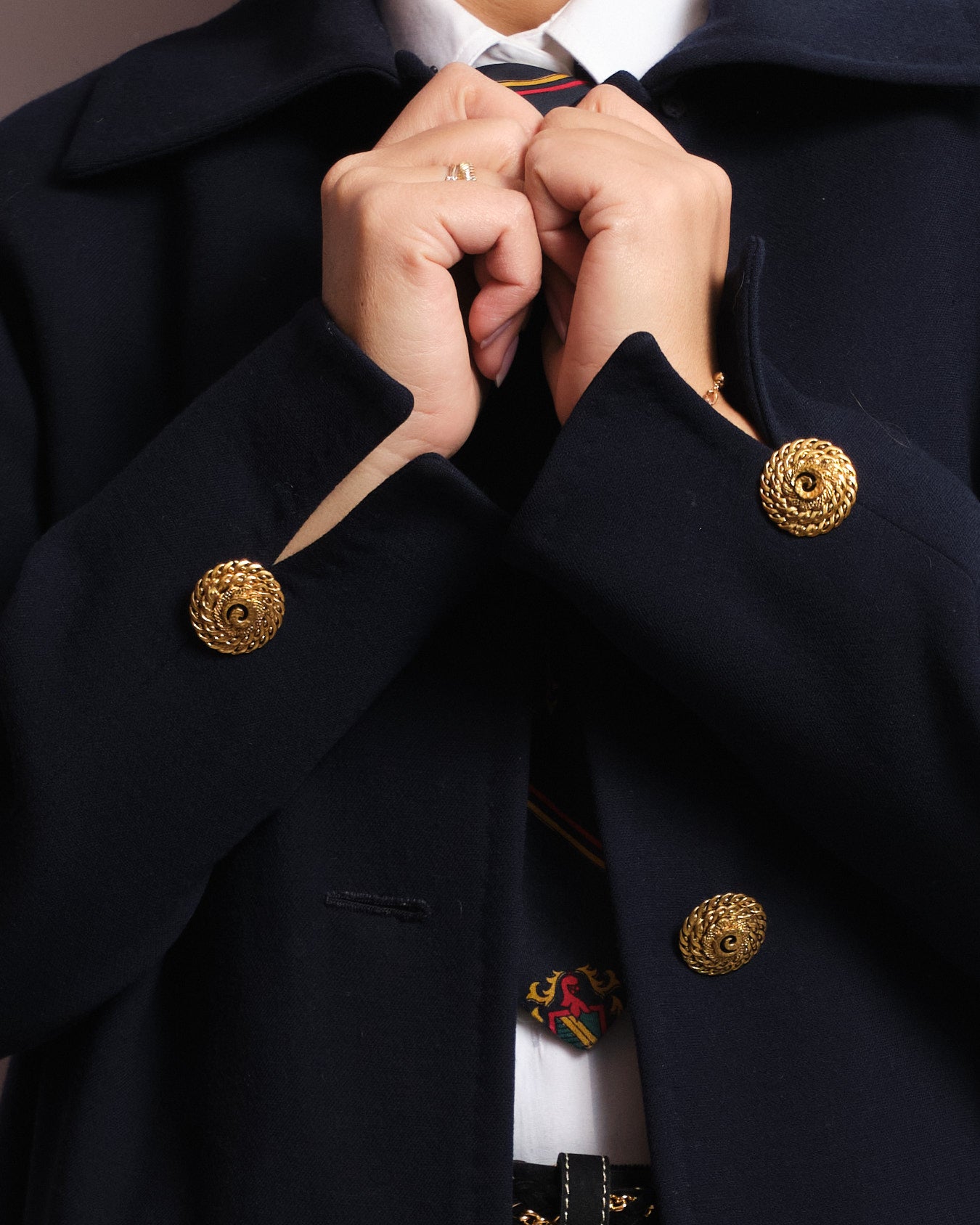 RESERVÉ•Manteau en laine bleu nuit – Boutons dorés artisanaux – Italie, années 70