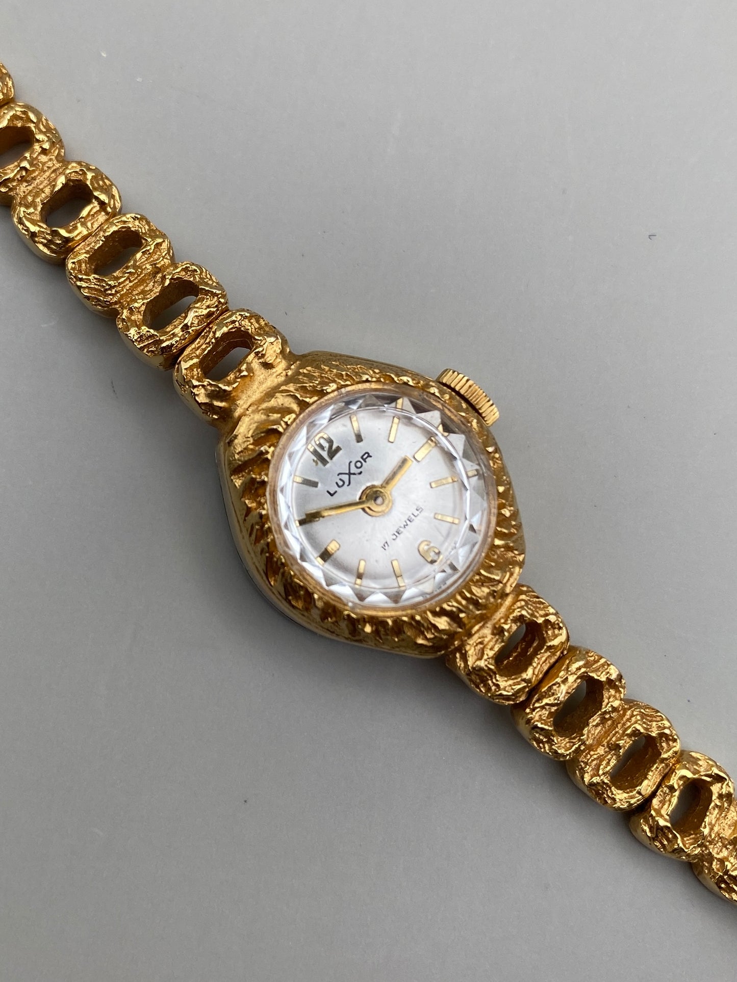 Montre Vintage Luxor – Plaqué or G10 – Mouvement mécanique 17 rubis 60-70s