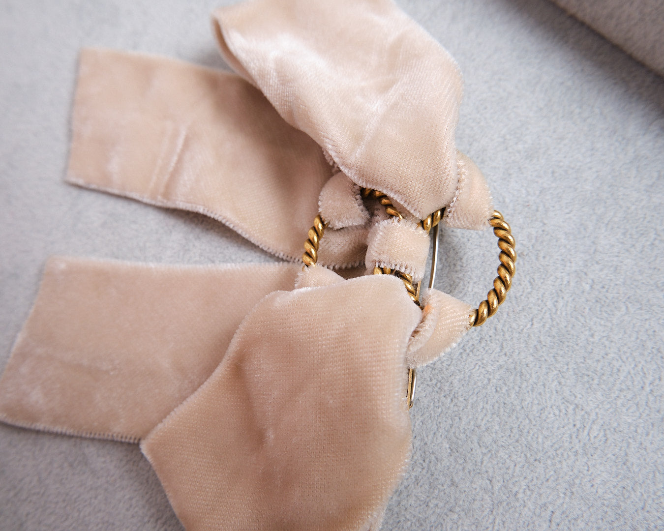 Barrette vintage en velours beige signée Arifior Creazioni