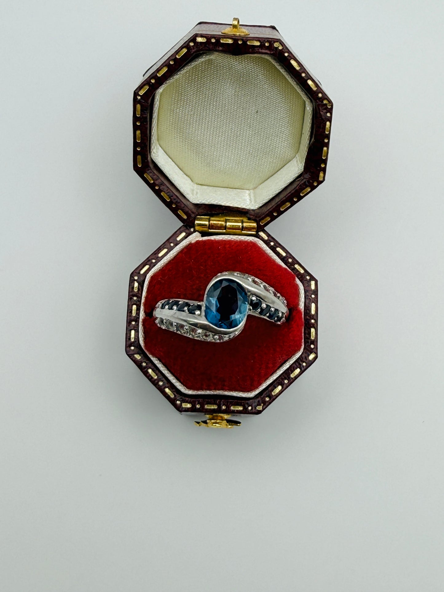 Bague argent 925, pierre bleue et oxydes