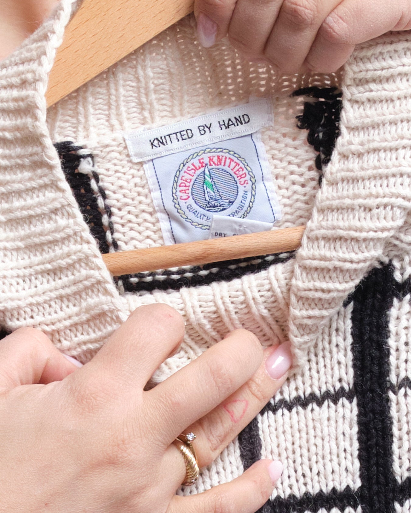 Pull vintage brodé main – 90s