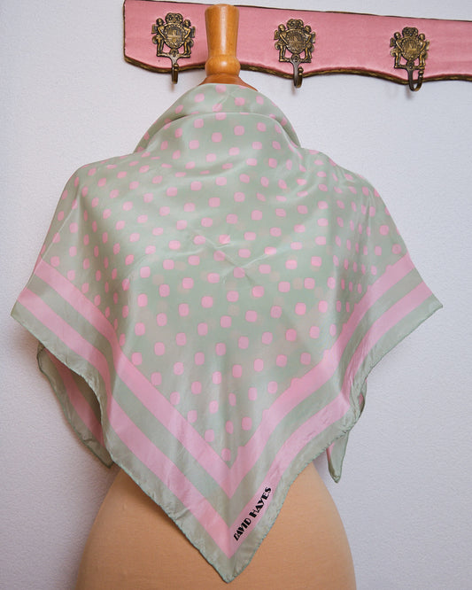 Grand foulard vintage en soie signé David Hayes