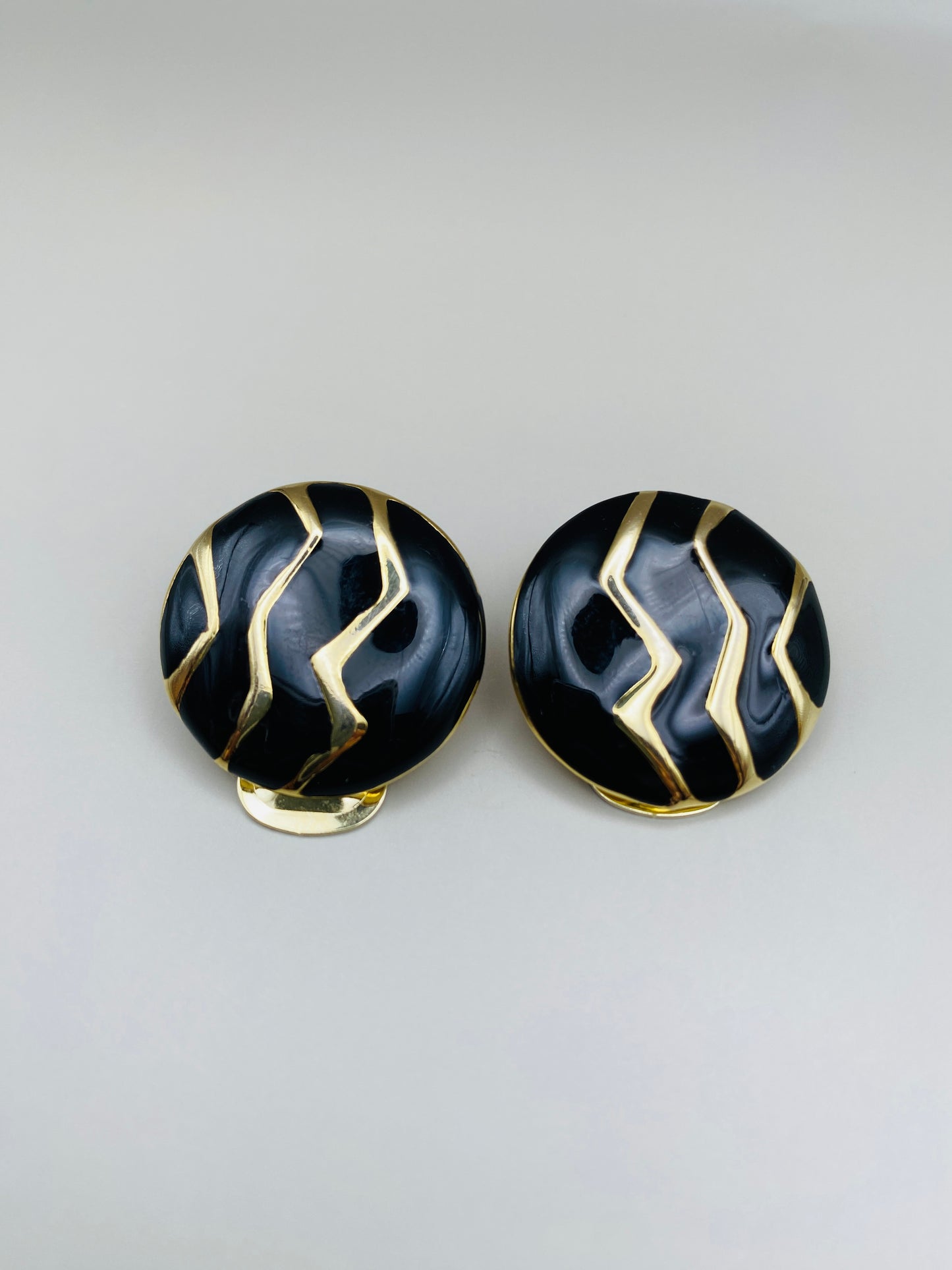 Clips Vintage ronds dorés émaillés noir