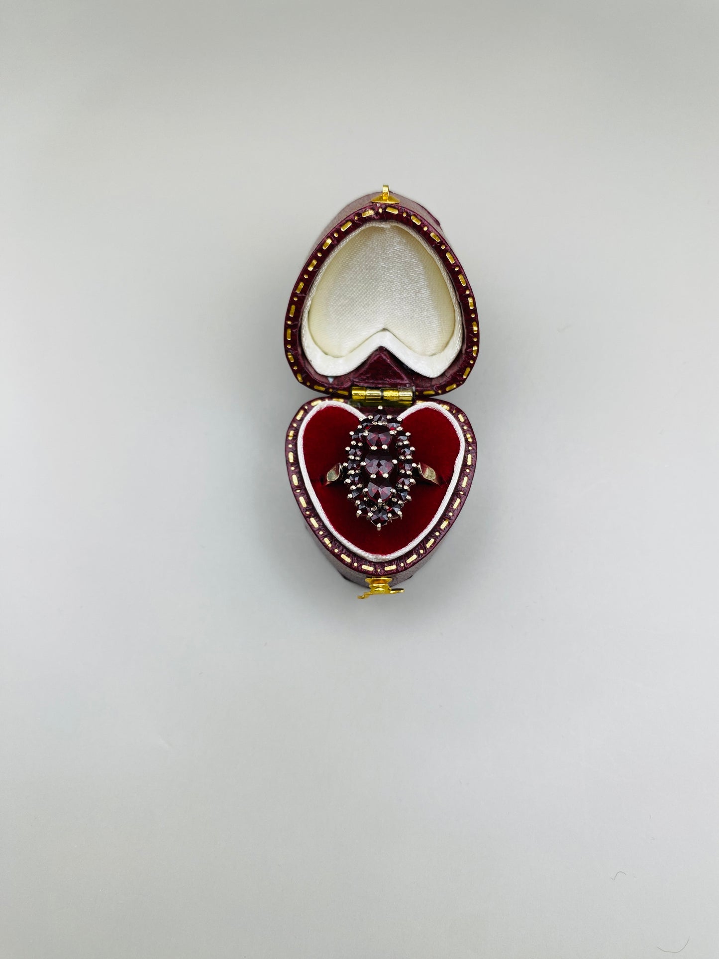 Bague allongée vintage grenats, monture argent 800 Plaquée or