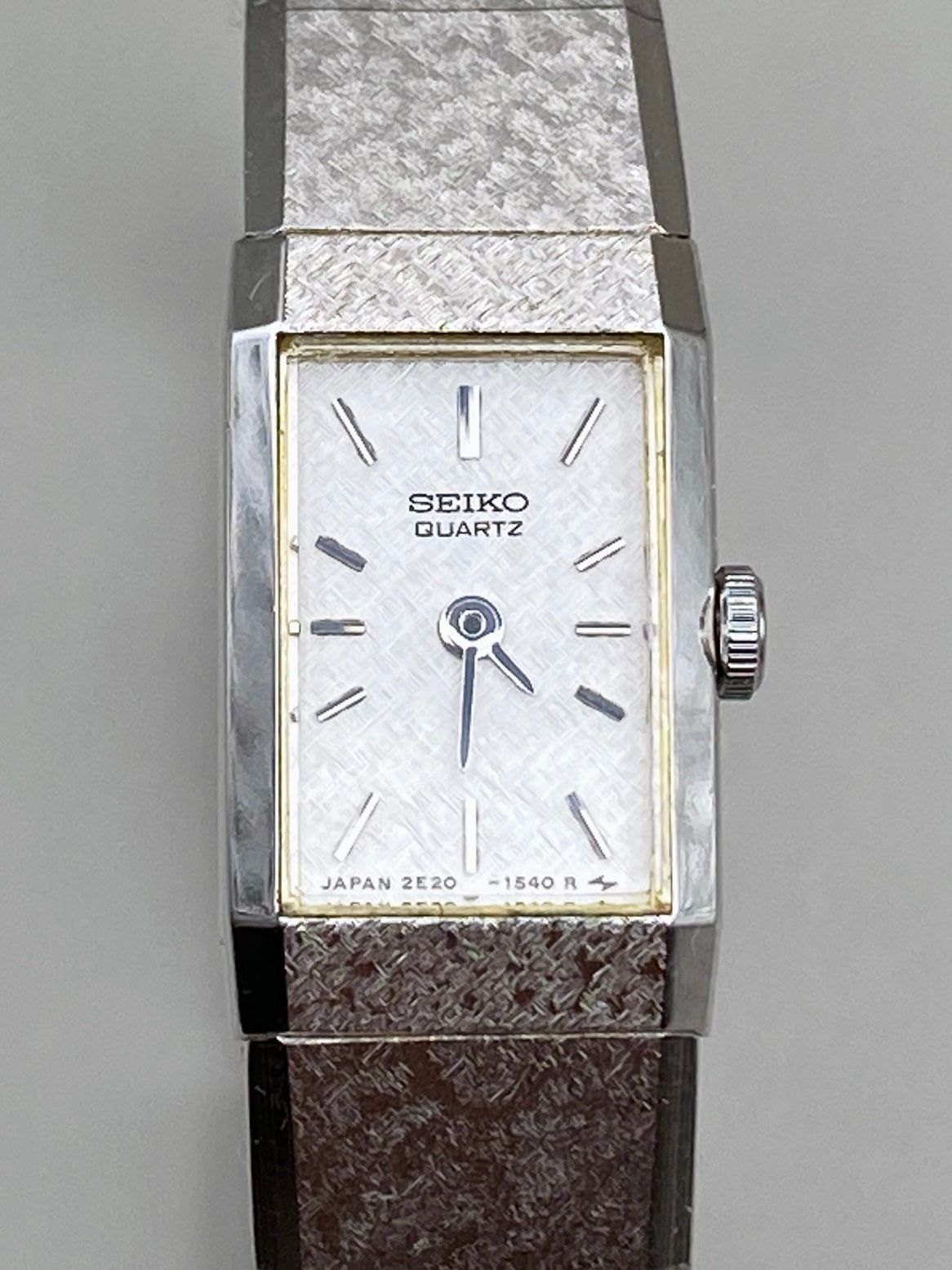 Montre mini Seiko Vintage Rectangulaire – Minimalisme 90s