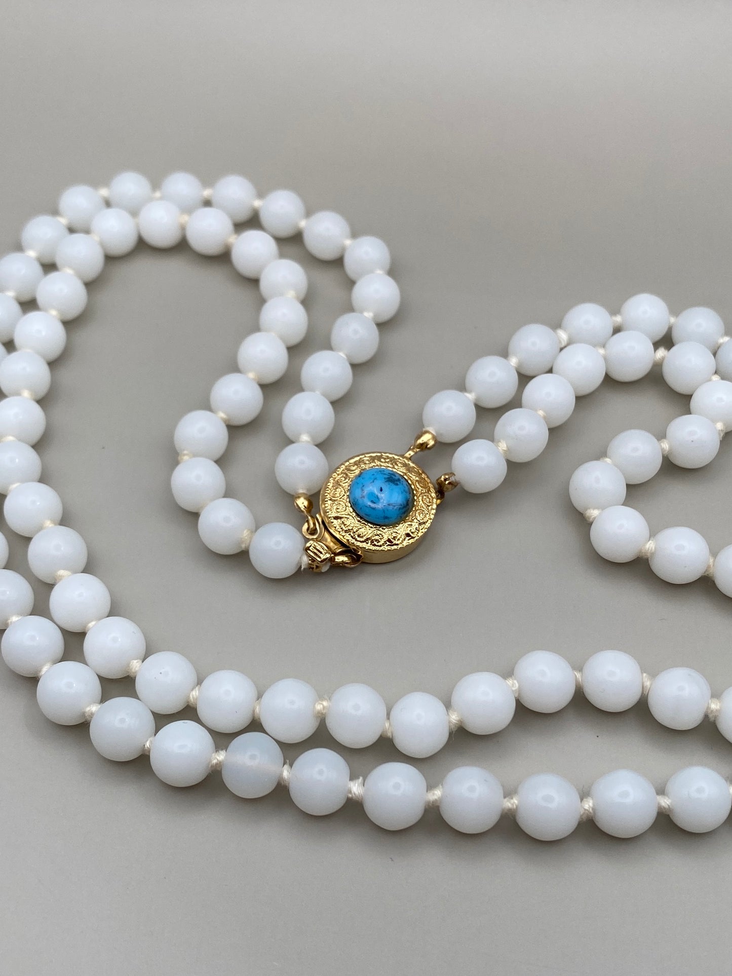 Collier Vintage en perles de verre blanches