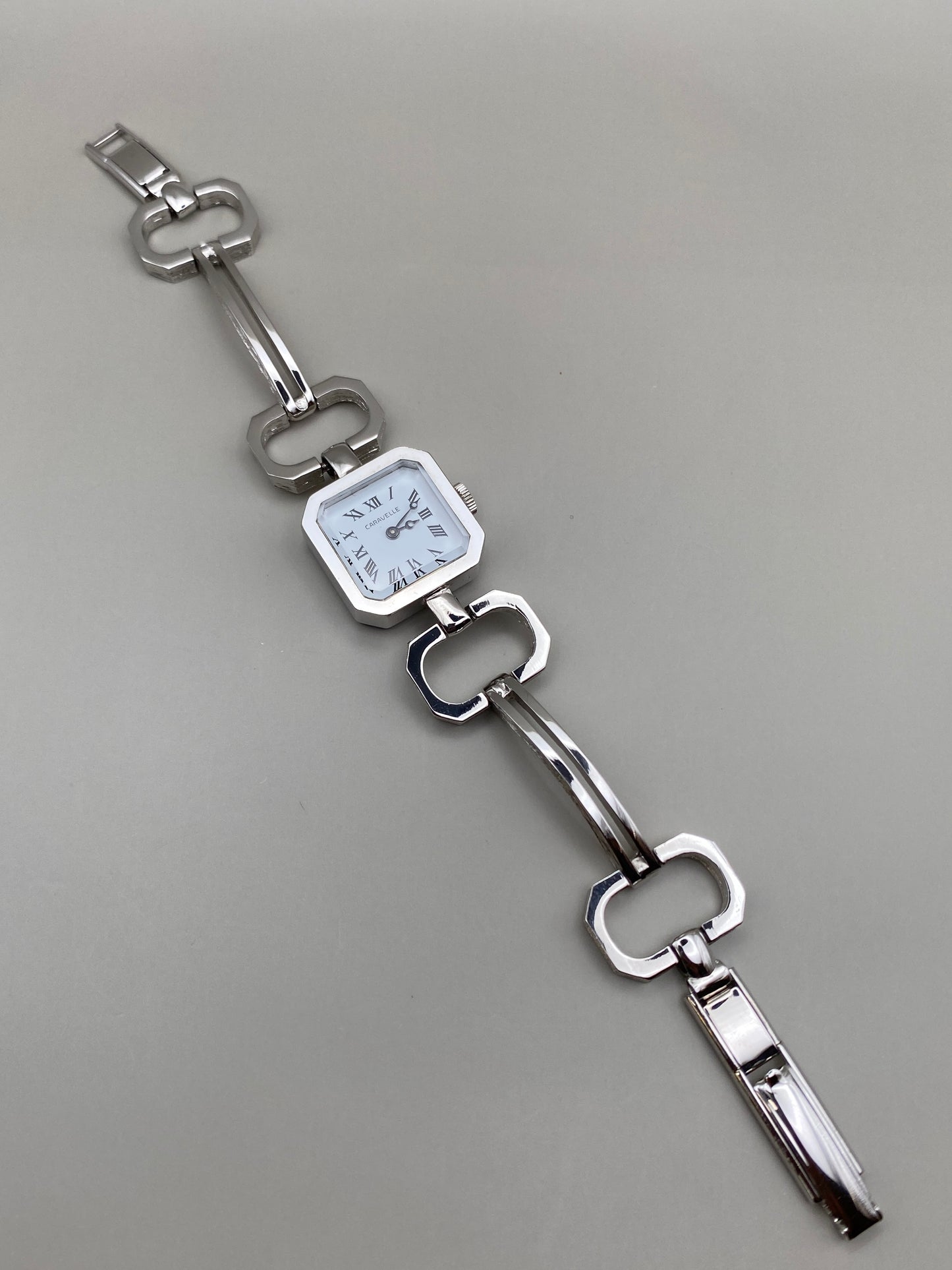 Montre Vintage Caravelle mécanique – Bracelet acier design géométrique 70s