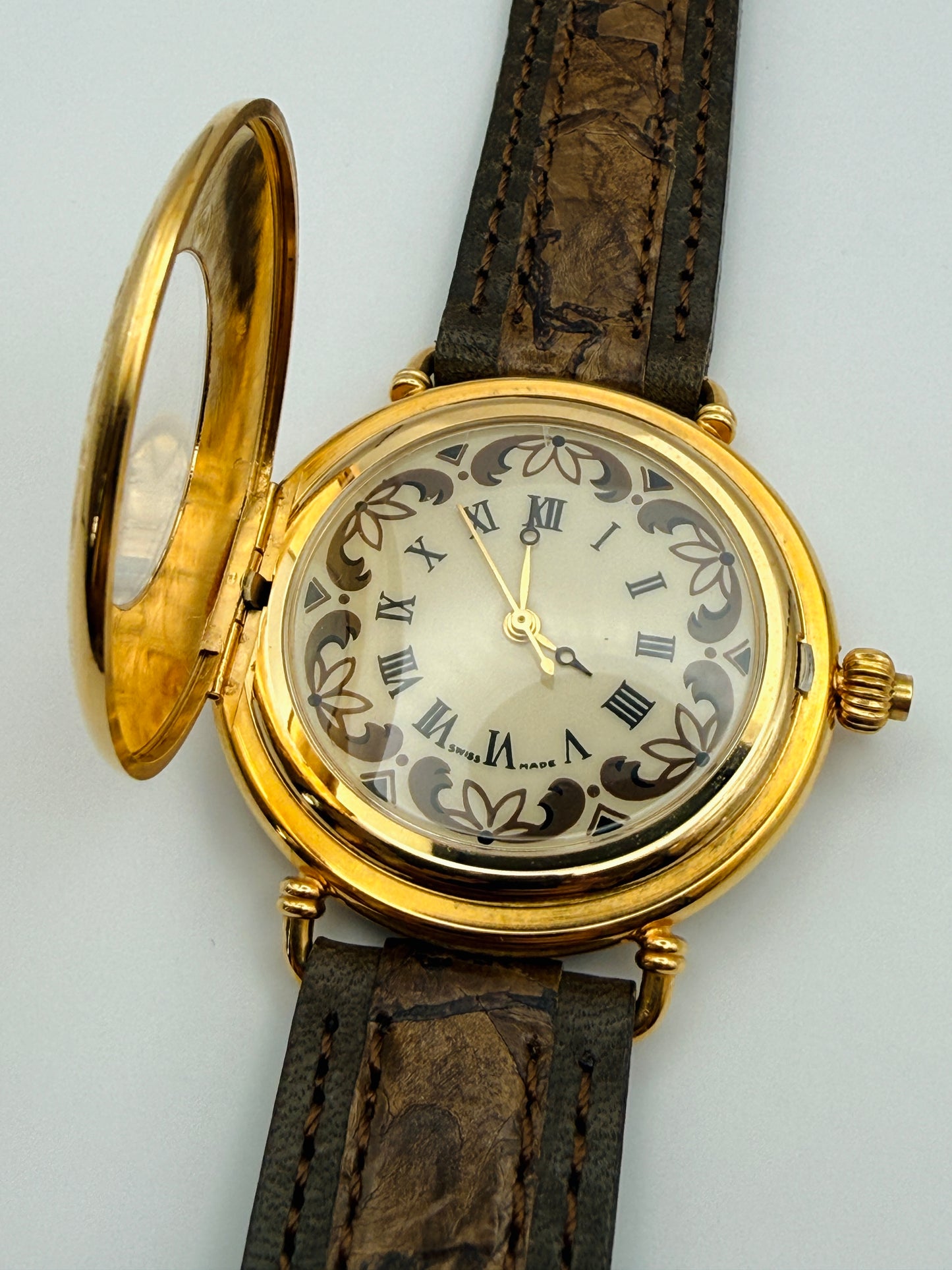Montre vintage New Old Stock à quartz swiss made