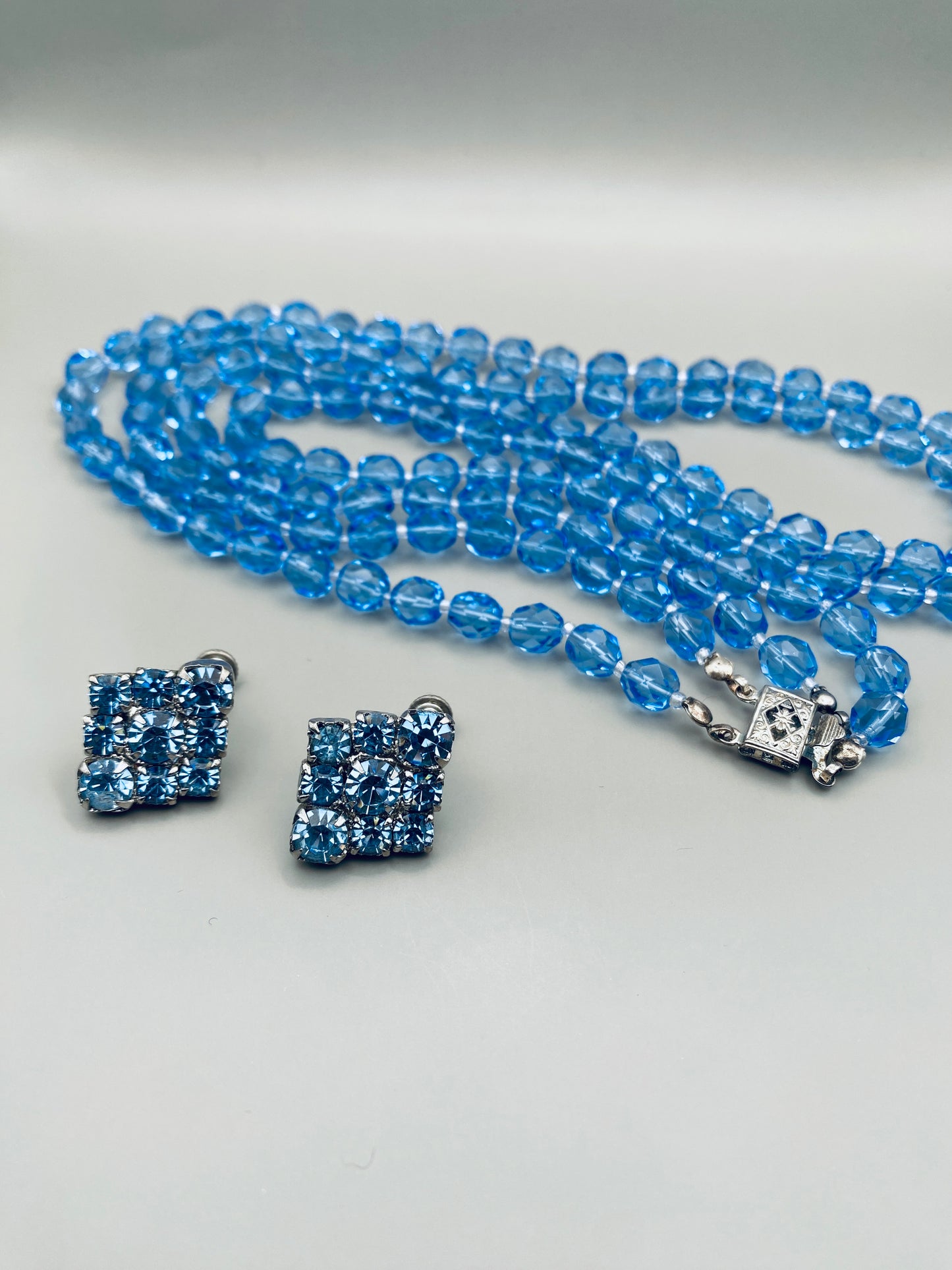 Collier Vintage en perles de verre bleues