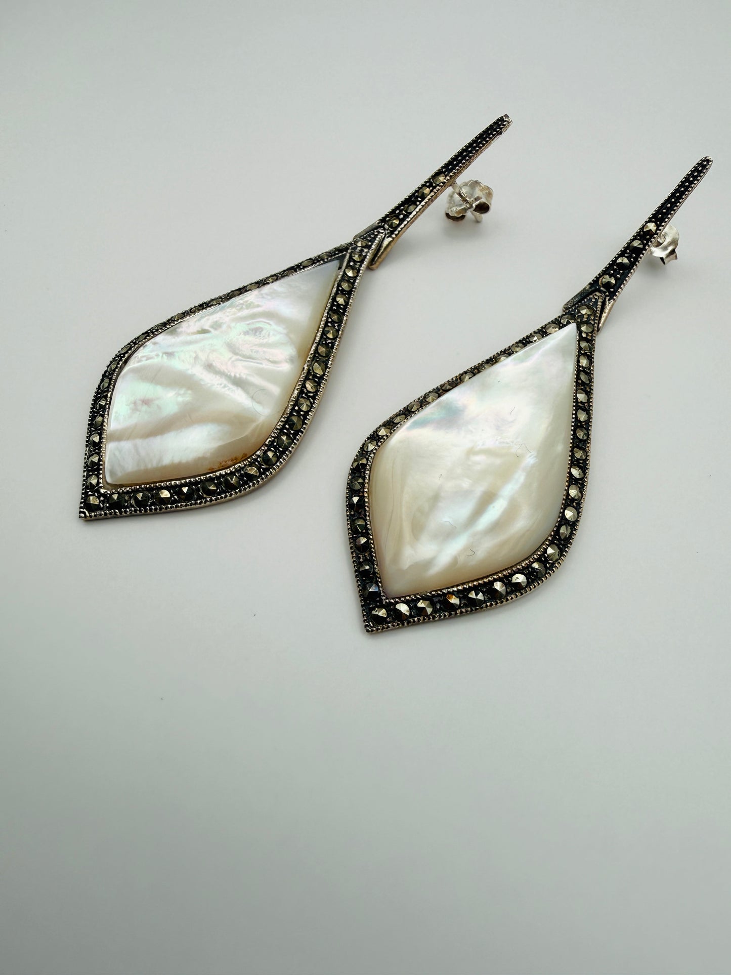 Boucles d’oreilles vintage en argent 925, nacre & marcassites