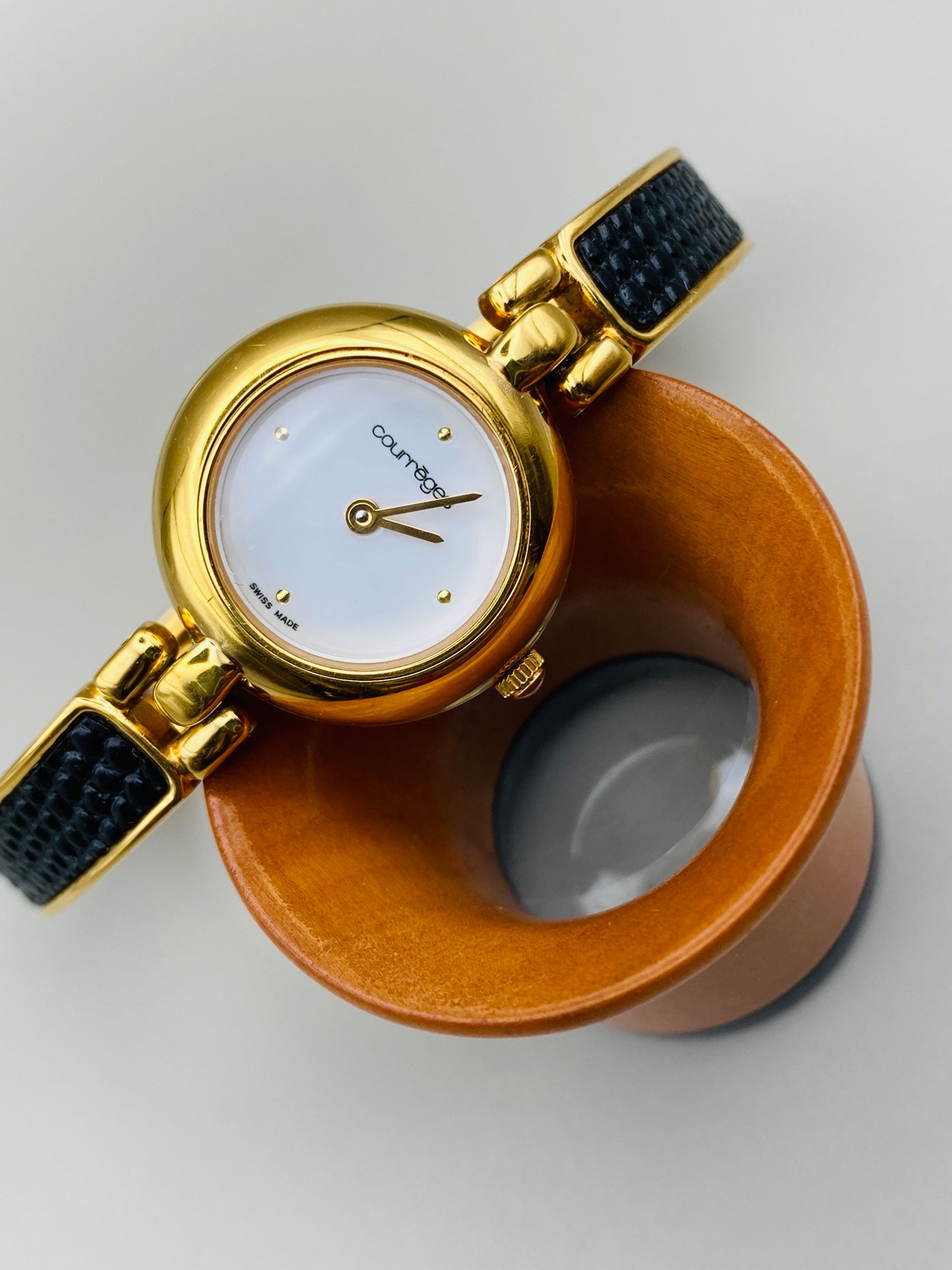 Montre Vintage Courrèges Paris – Swiss Made, dorée et cuir noir