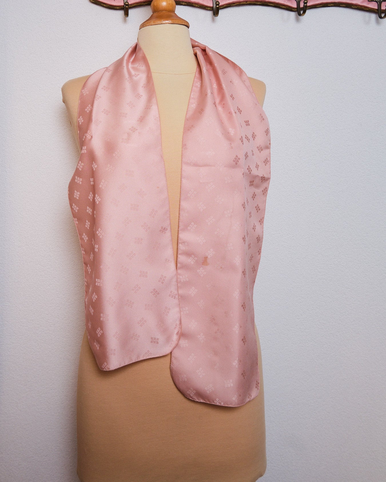 Grand foulard vintage en polyester satiné