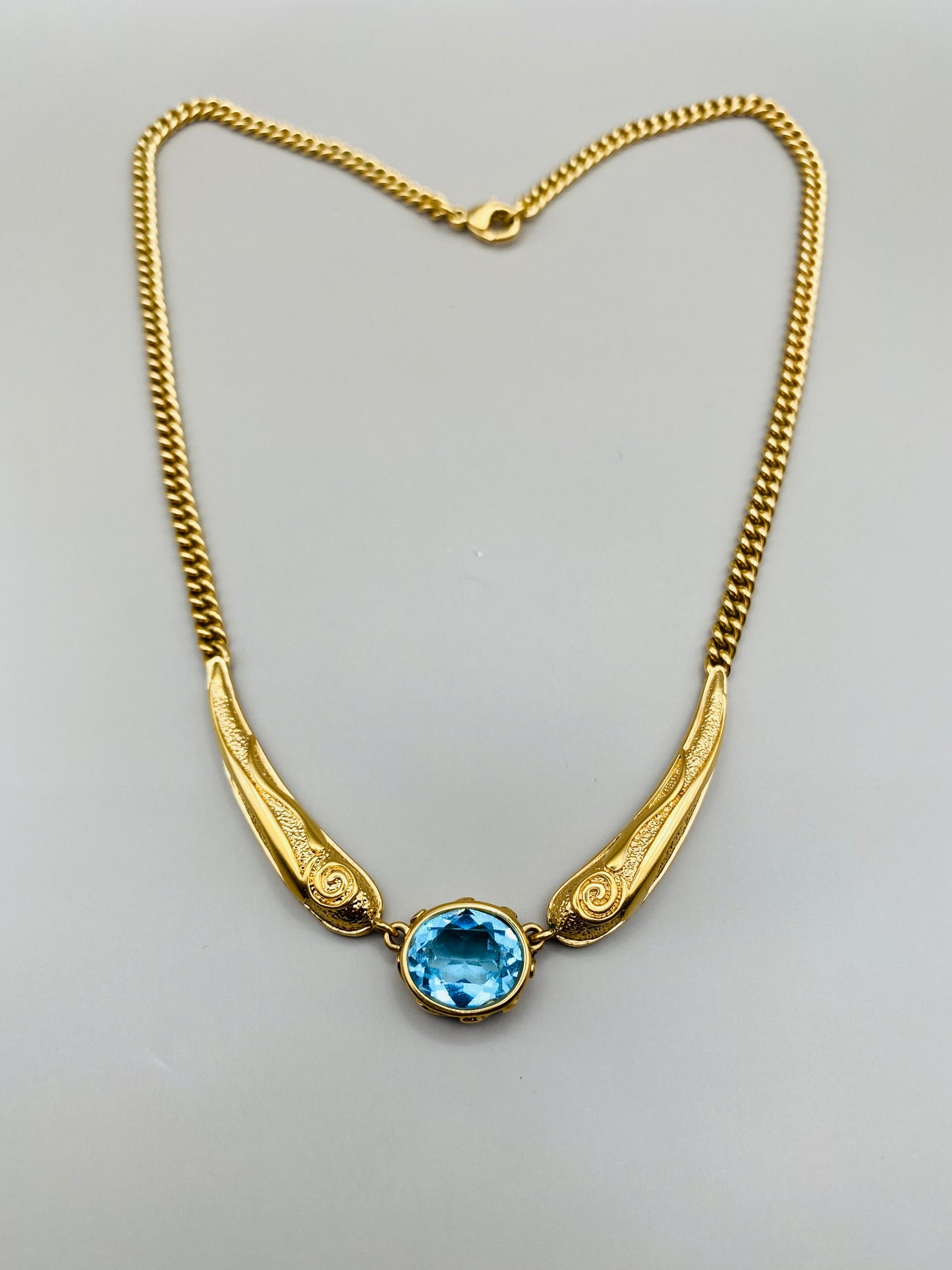 Collier Pierre Lang vintage – doré à pierre bleue centrale