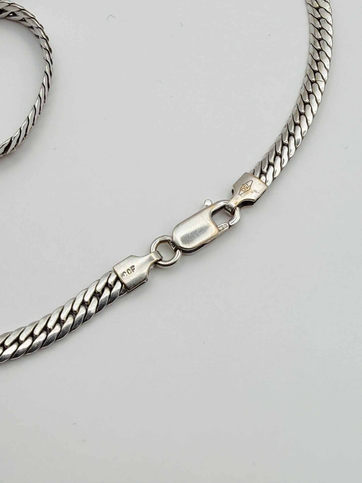 Collier gourmette texturée en or blanc 750 18k