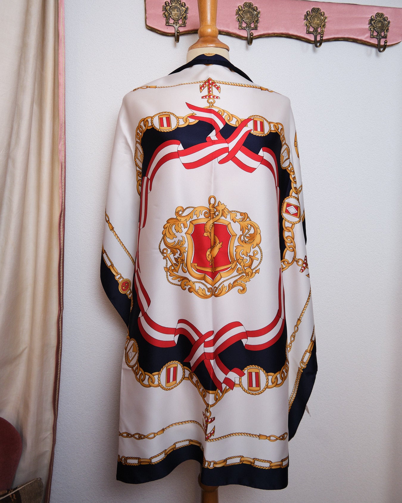 Grand foulard vintage en polyester satiné
