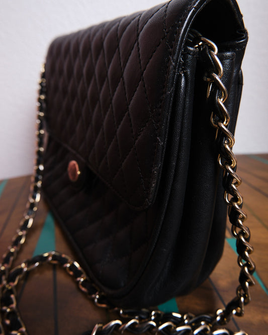 Sac matelassé vintage noir à chaîne dorée — esprit iconique années 80/90