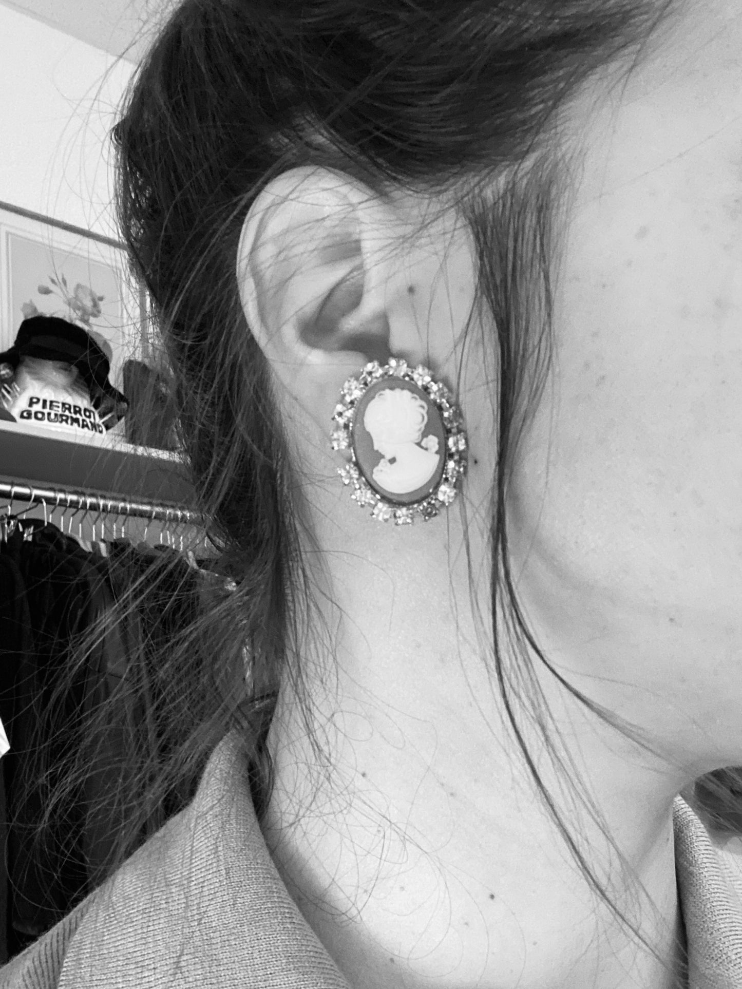 Vintage Italian cameo clip-on earrings – Le De Gaspar