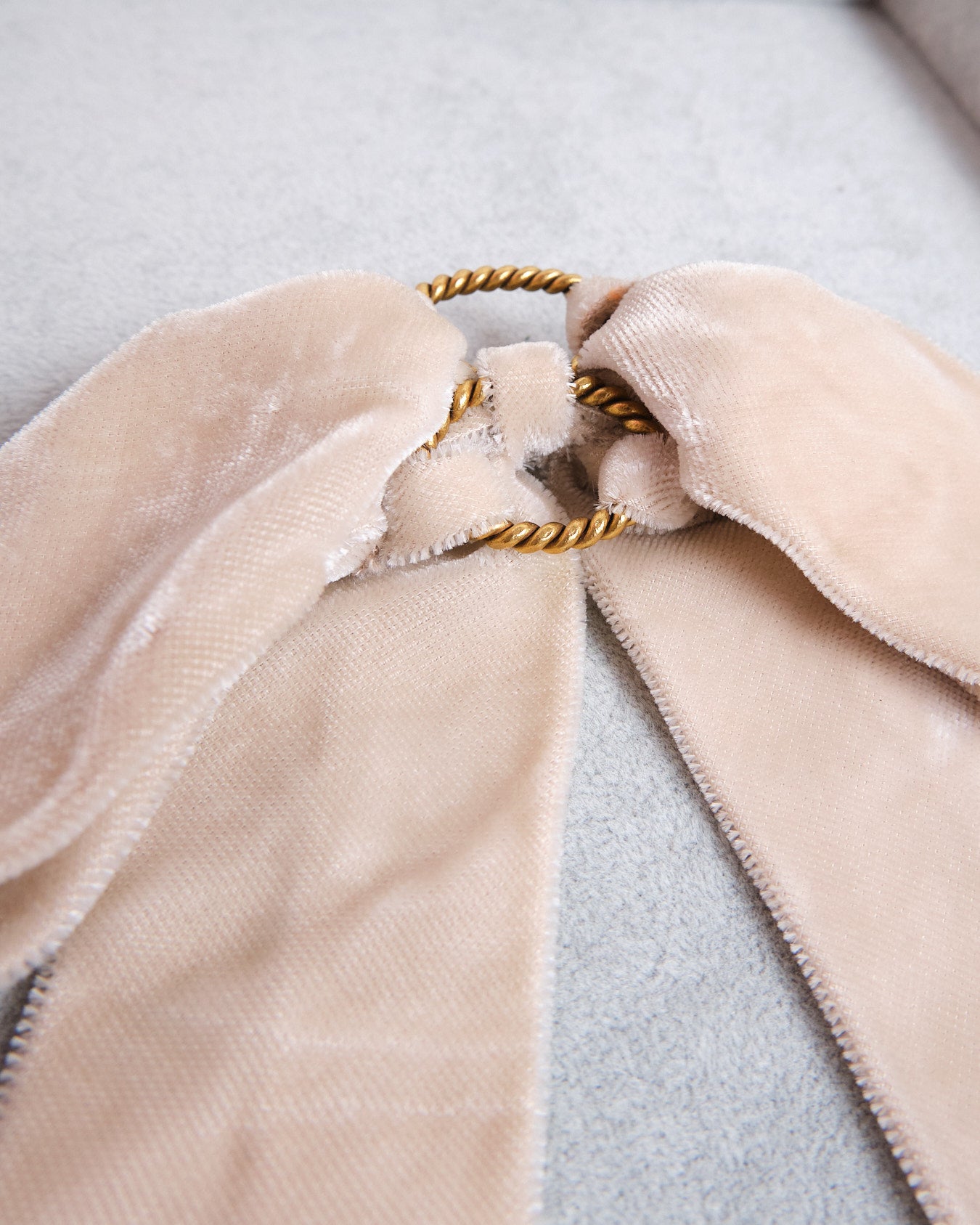 Barrette vintage en velours beige signée Arifior Creazioni