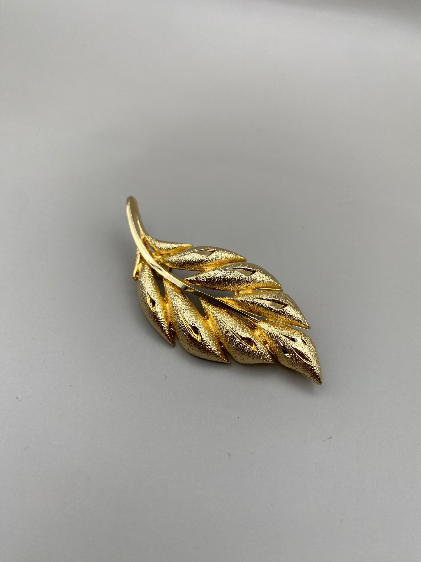 Broche vintage feuille