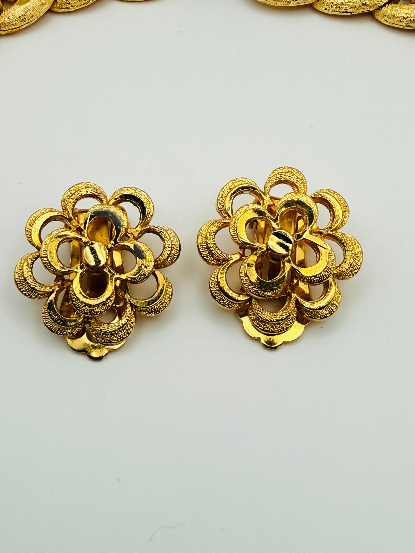 Parure vintage collier et clips dorés texturés