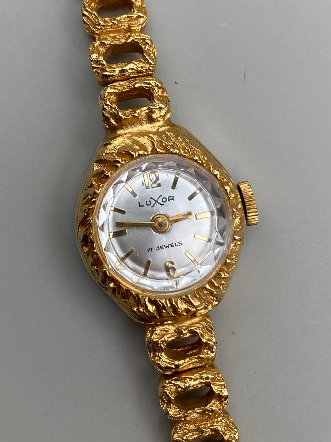 Montre Vintage Luxor – Plaqué or G10 – Mouvement mécanique 17 rubis 60-70s