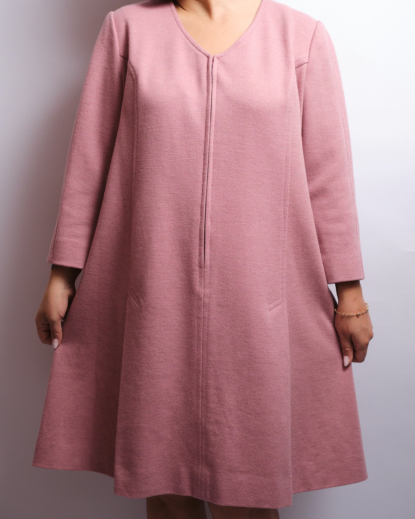 Robe vintage en laine faite main, à la silhouette épurée et intemporelle 60s