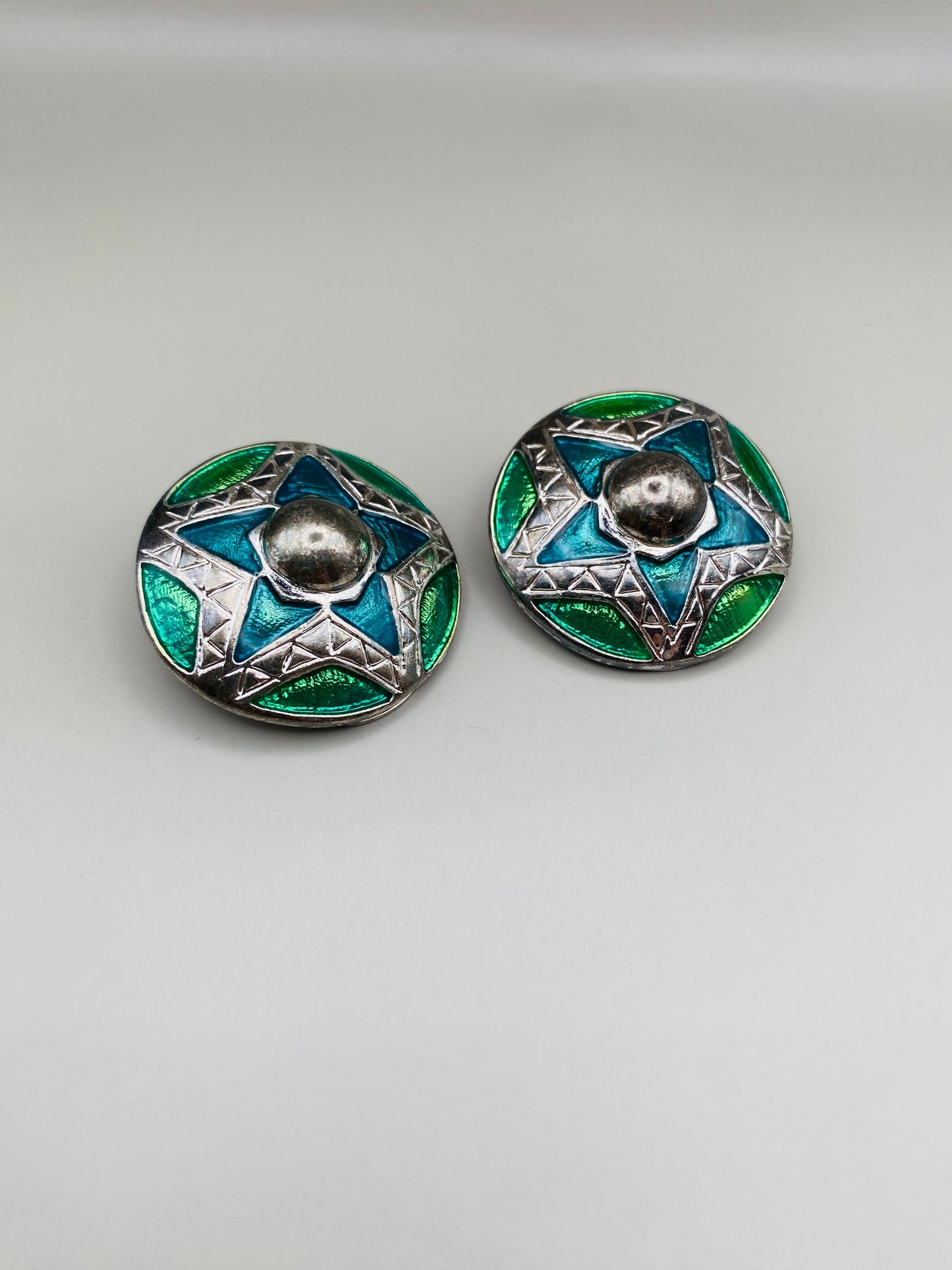 Clips Vintage ronds argentés émaillés vert et bleu étoile