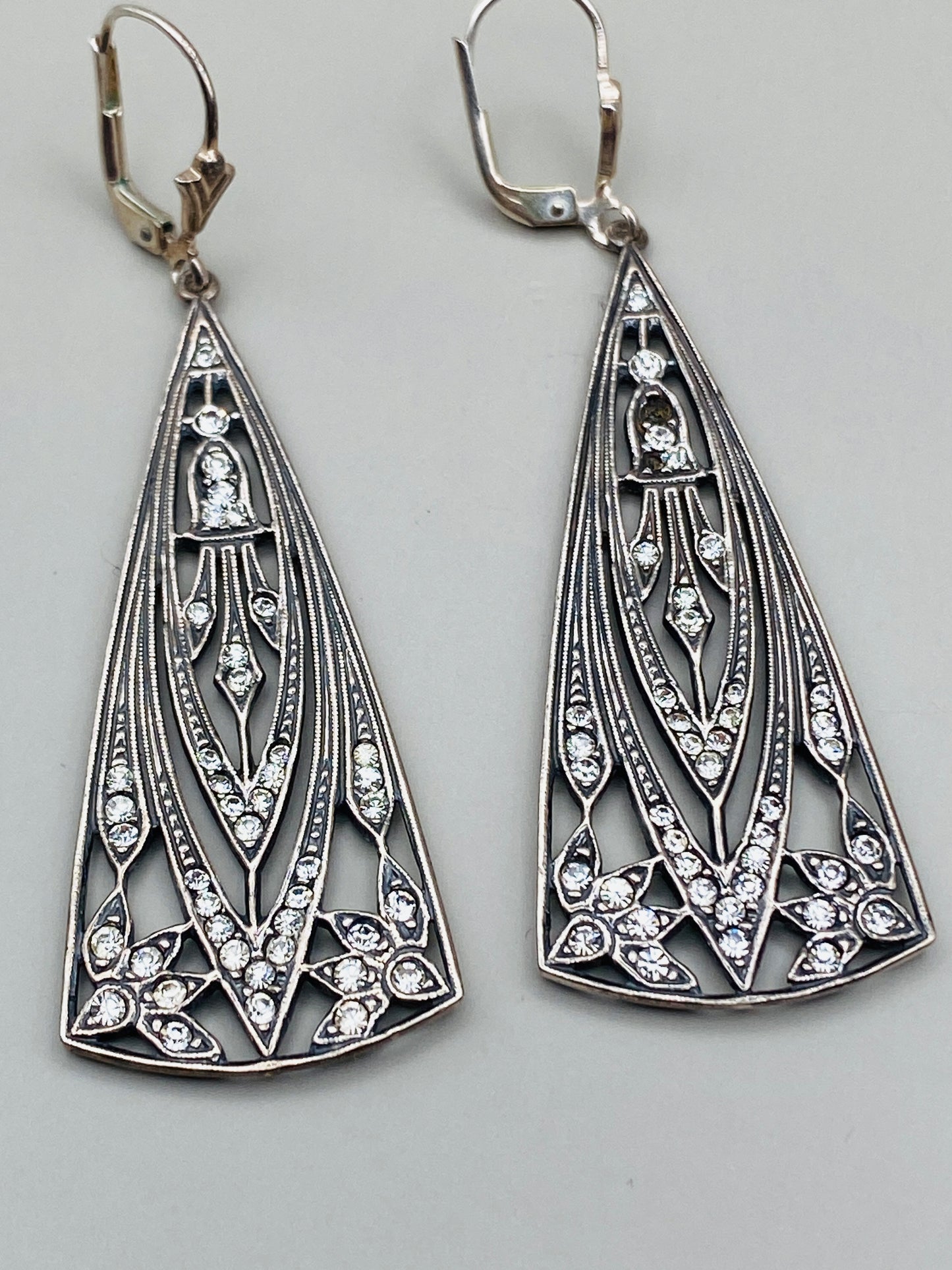 Boucles d’oreilles Art déco en argent 925 – Motifs ajourés & pierres blanches