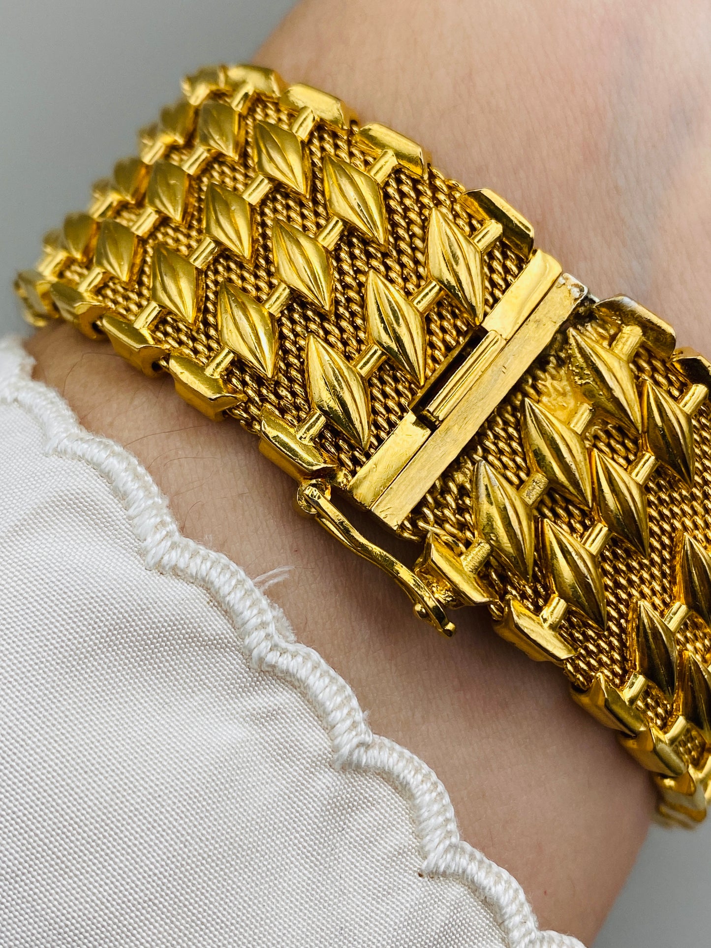 Bracelet vintage Grosse (*Dior) – Large manchette tressée