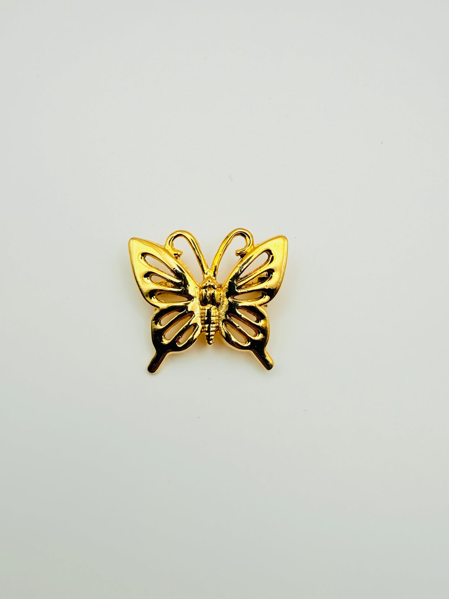 Broche papillon dorée vintage ajourée