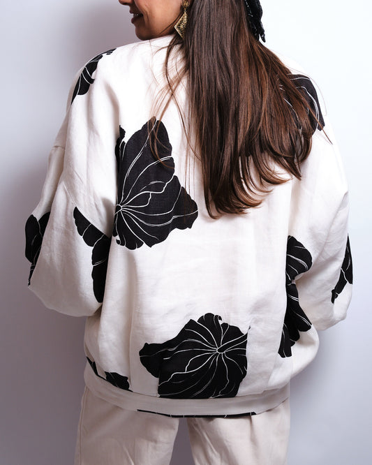Veste légère vintage en lin 80s– imprimé floral noir & blanc, pièce artisanale faite main