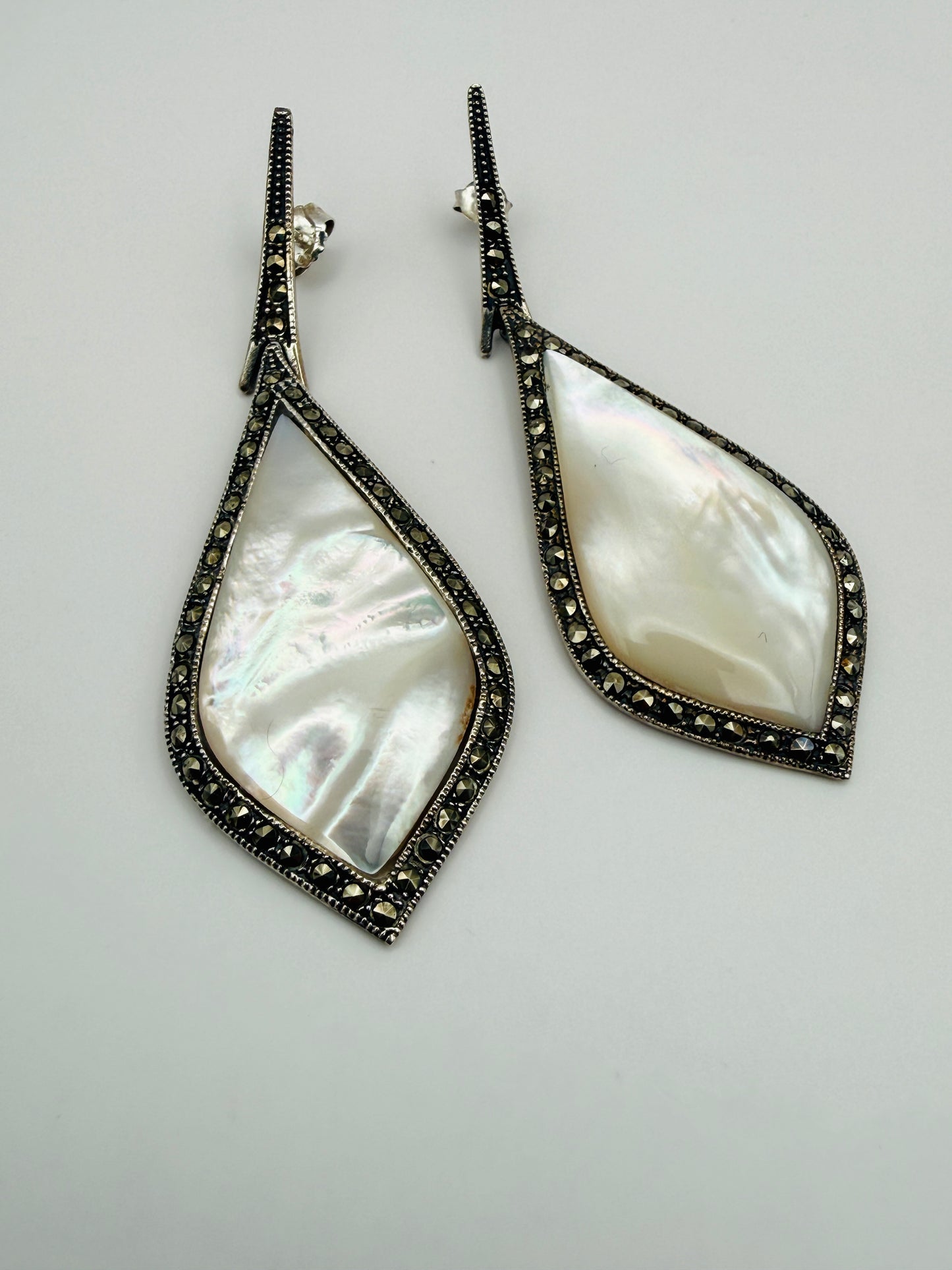 Boucles d’oreilles vintage en argent 925, nacre & marcassites