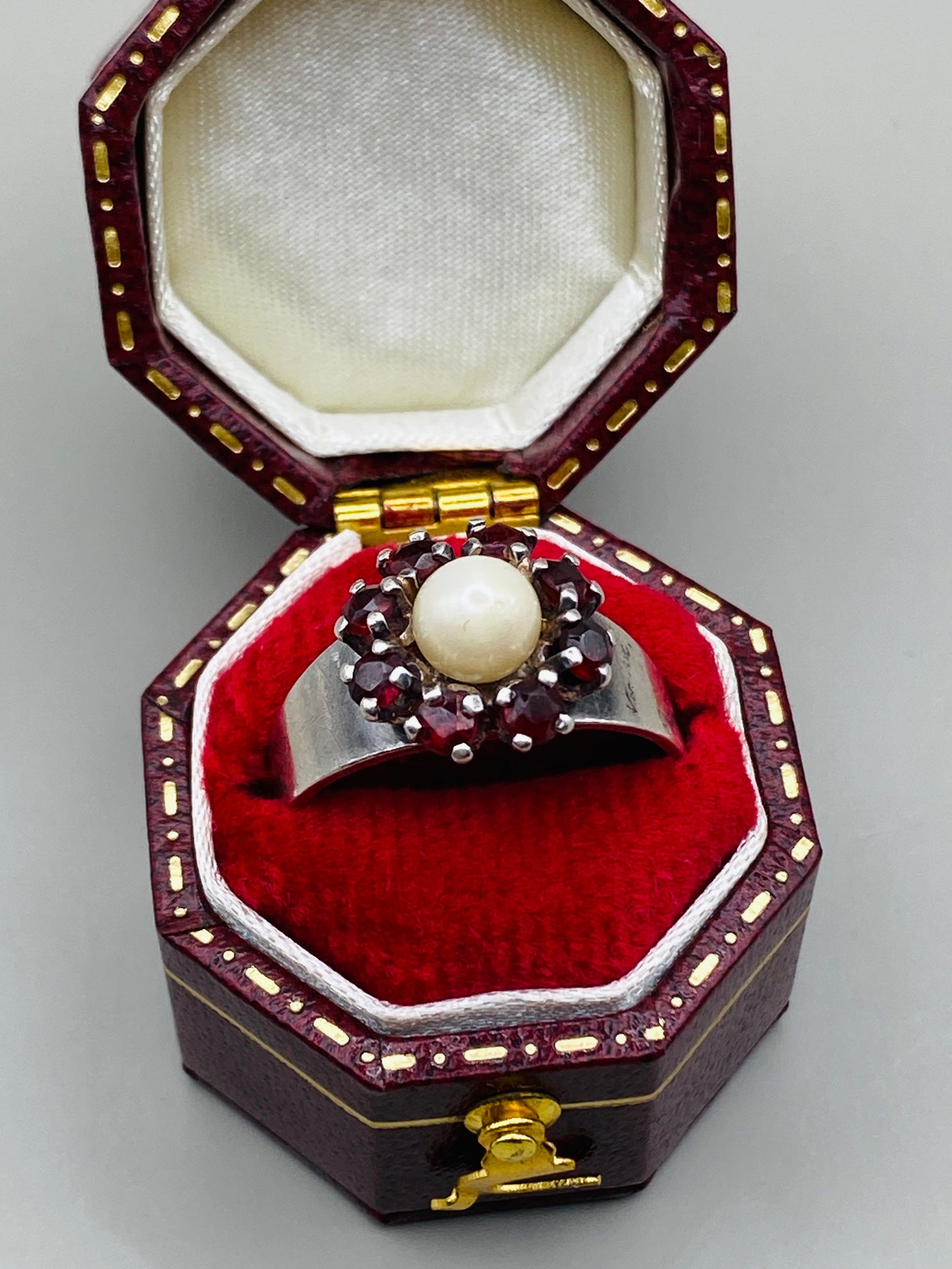 Vintage ring in 835 silver, genuine pearl &amp; garnets
