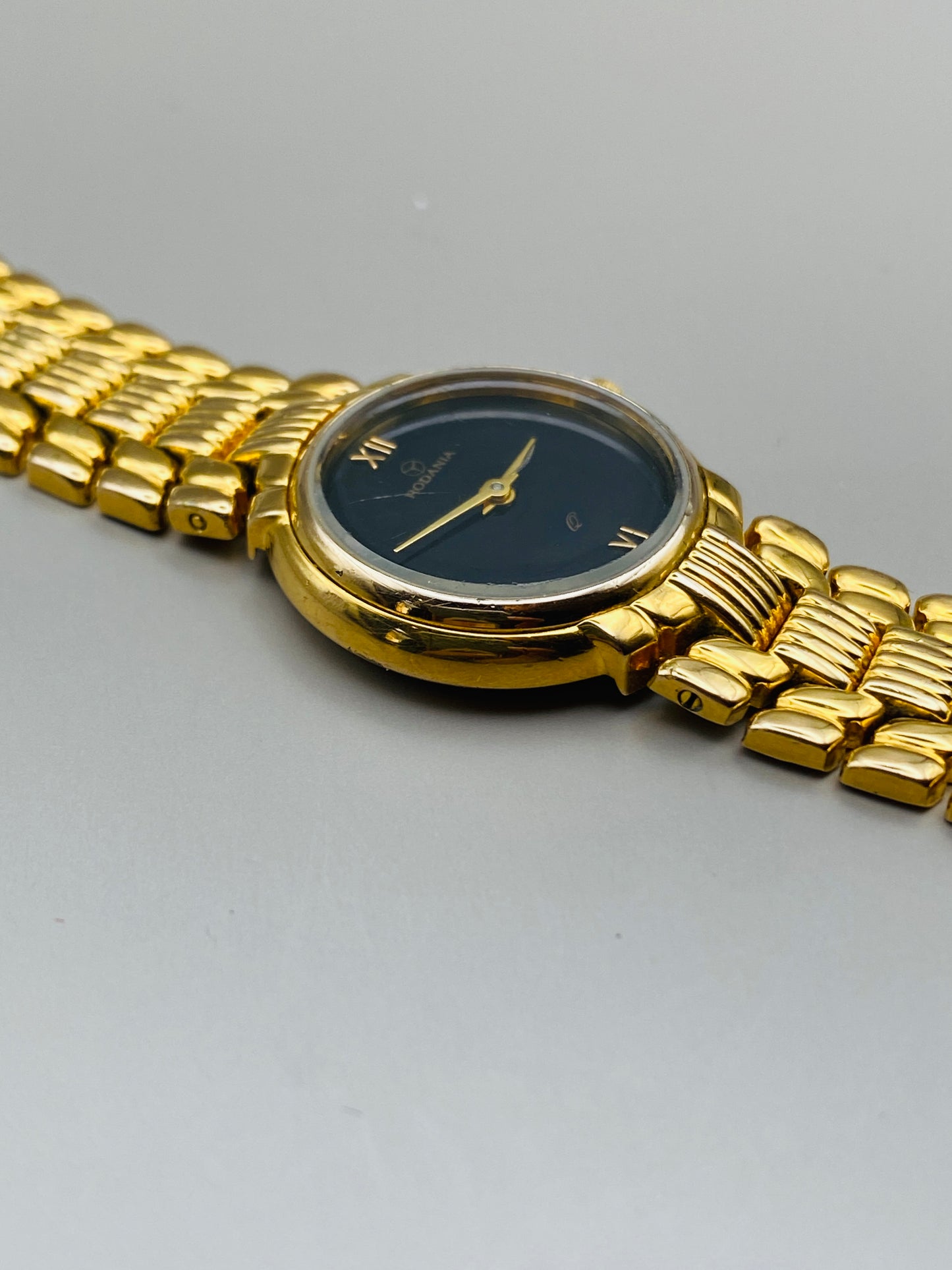 Montre Rodania vintage – montre-bijou dorée à bracelet articulé