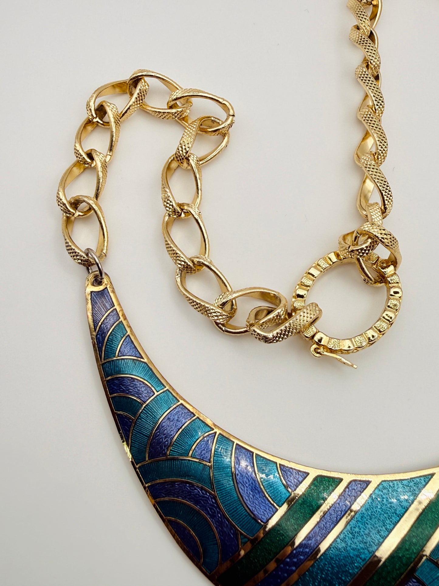Collier plastron vintage émaillé