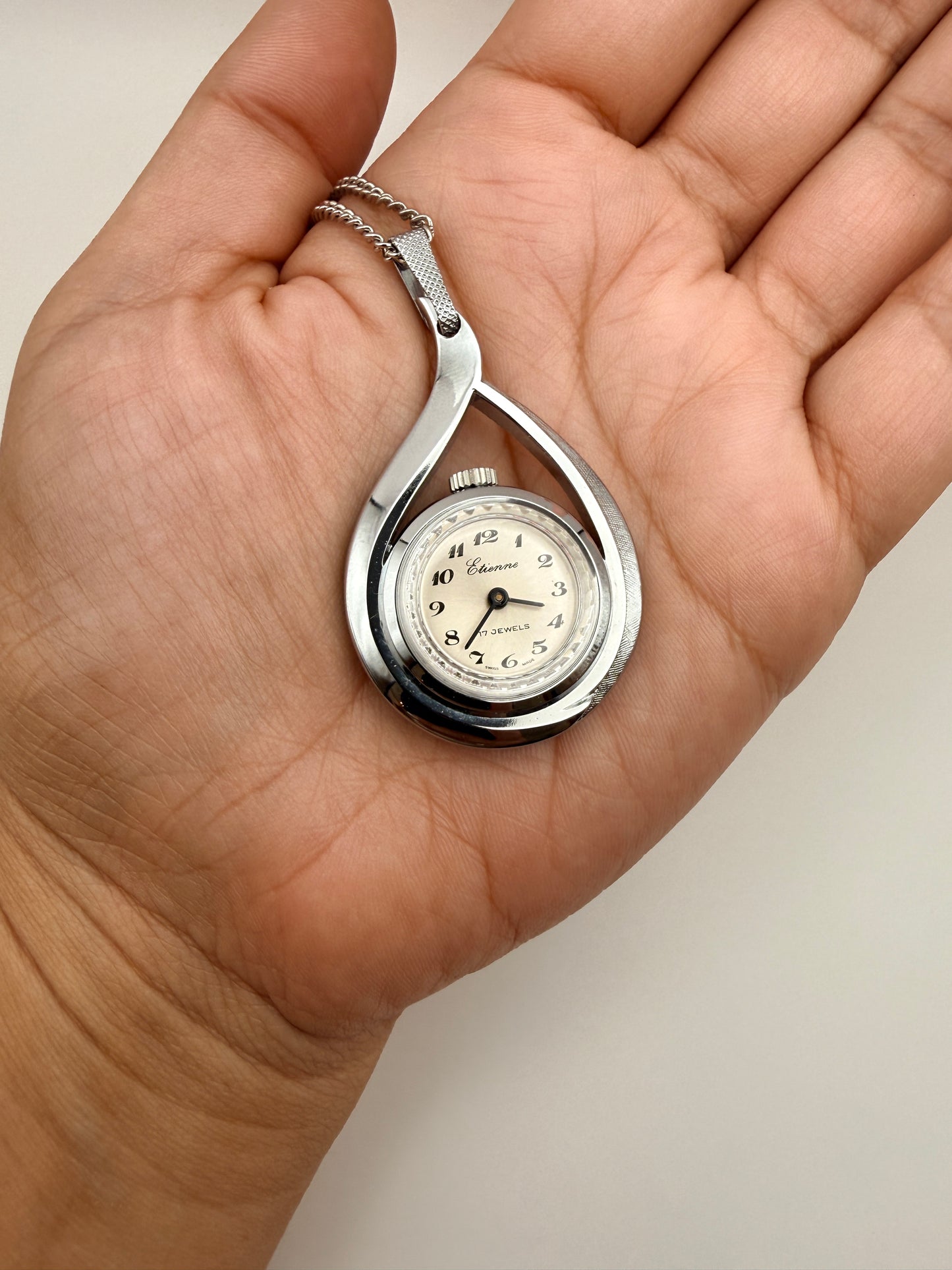 Pendentif-montre vintage Etienne – 17 rubis – Swiss Made