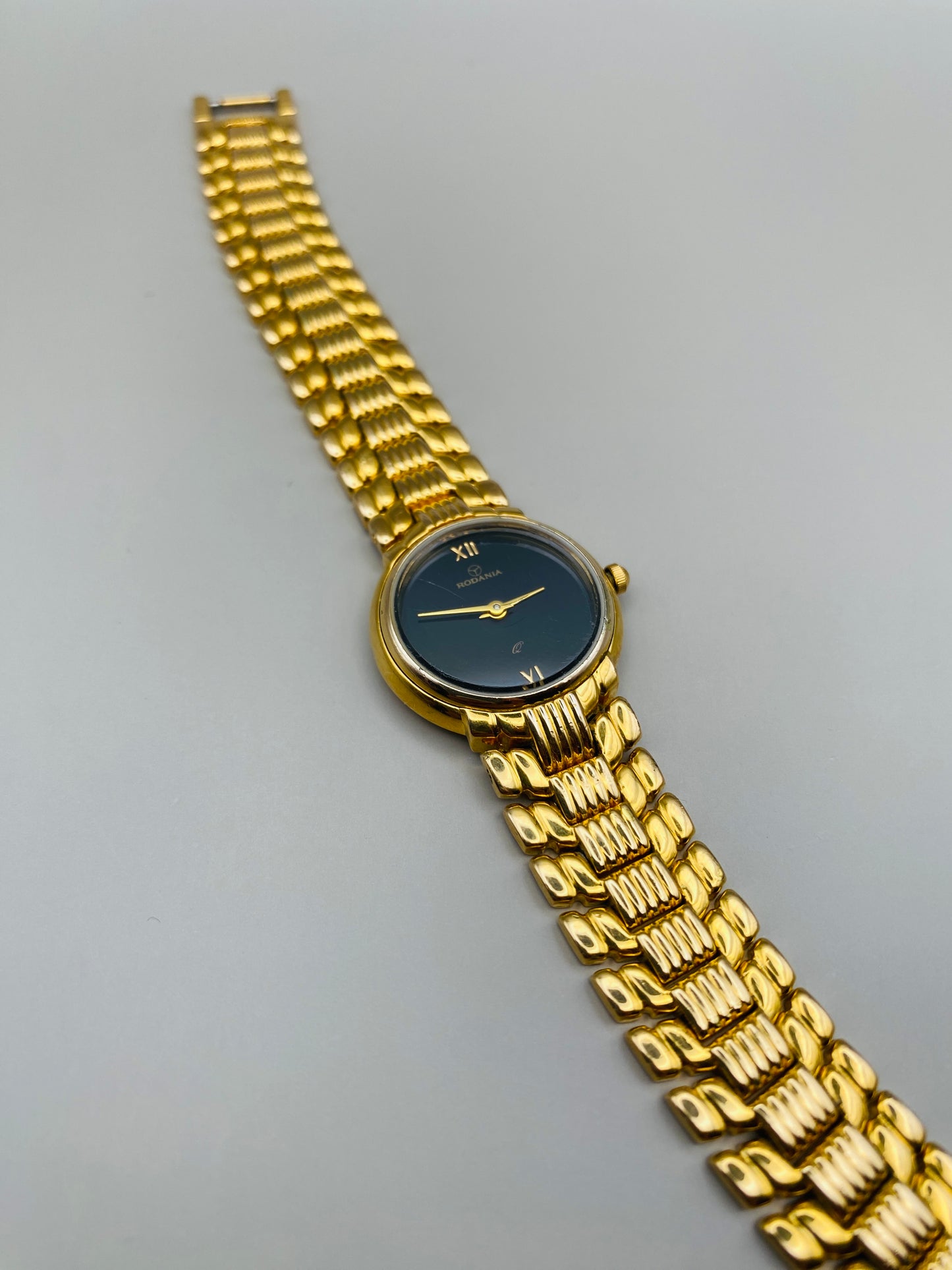 Montre Rodania vintage – montre-bijou dorée à bracelet articulé